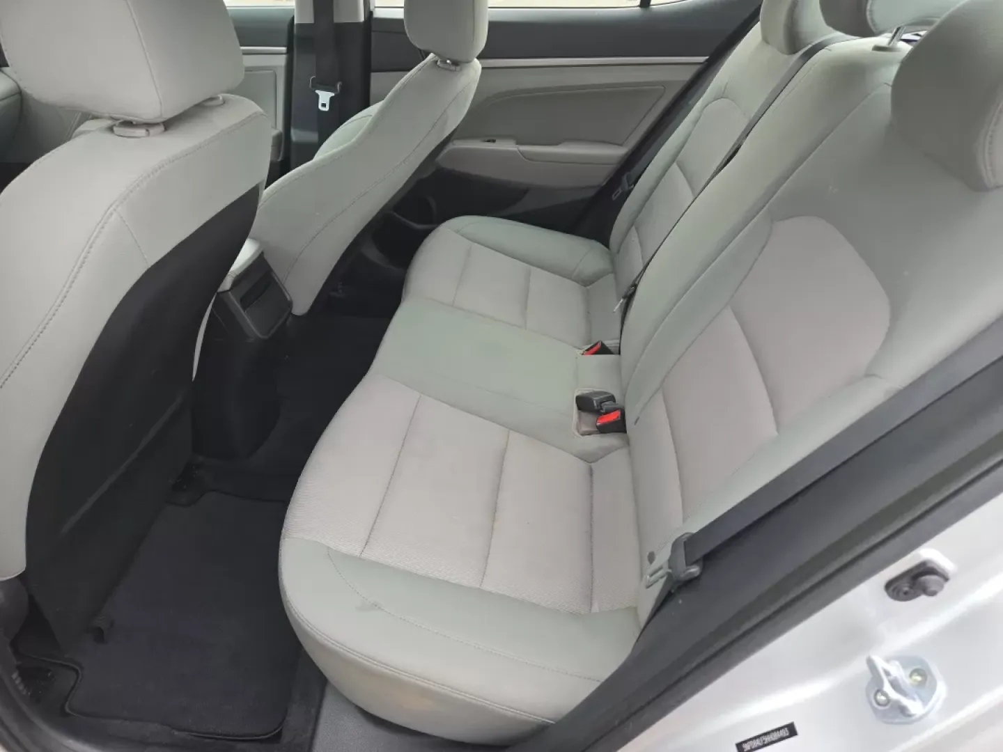 2017 Symphony Silver /Gray Hyundai Elantra SE (5NPD84LF5HH) with an Other engine, located at 521 Old Farm Lane Rd, Prattville, AL, 36066, (334) 325-1505, 32.482460, -86.416367 - Are you looking for a reliable sedan that fits seamlessly into your busy lifestyle? Look no further than the 2017 Hyundai Elantra SE, available now at Gils Auto in Prattville, AL. This versatile vehicle is perfect for growing families, long commutes, or anyone seeking a dependable ride without break - Photo#12