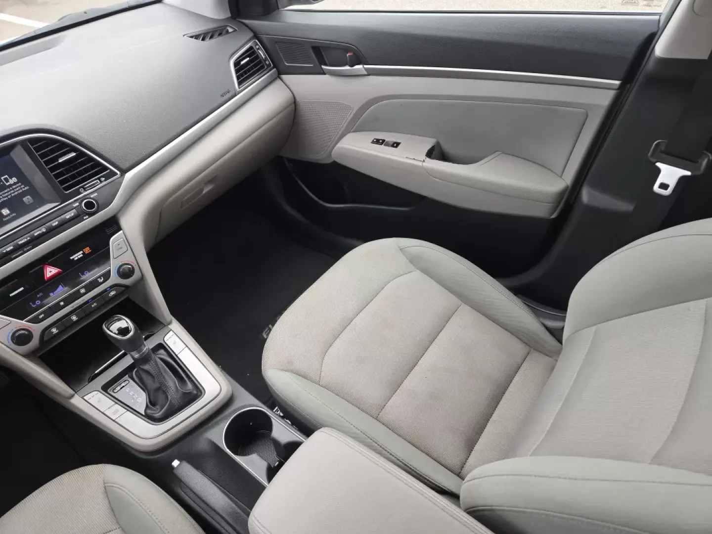 2017 Symphony Silver /Gray Hyundai Elantra SE (5NPD84LF5HH) with an Other engine, located at 521 Old Farm Lane Rd, Prattville, AL, 36066, (334) 325-1505, 32.482460, -86.416367 - Are you looking for a reliable sedan that fits seamlessly into your busy lifestyle? Look no further than the 2017 Hyundai Elantra SE, available now at Gils Auto in Prattville, AL. This versatile vehicle is perfect for growing families, long commutes, or anyone seeking a dependable ride without break - Photo#14