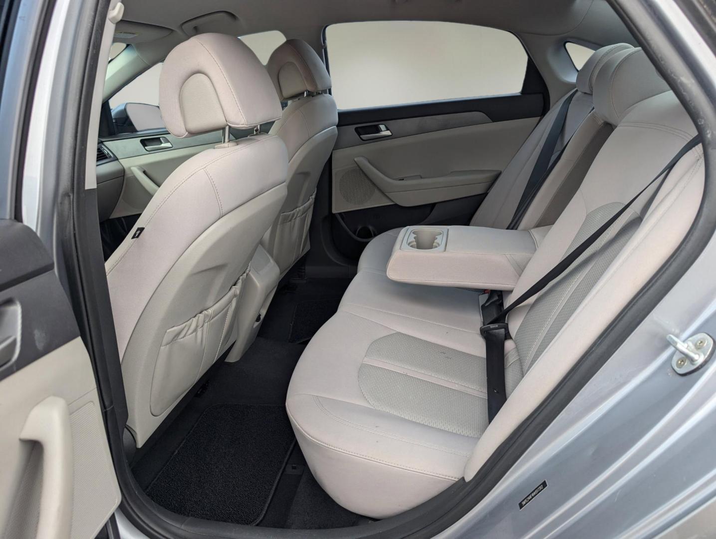 2017 /Gray Hyundai Sonata 2.4L (5NPE24AF4HH) with an Regular Unleaded I-4 2.4 L/144 engine, 6-Speed Automatic w/OD transmission, located at 3959 U.S. 80 W, Phenix City, AL, 36870, (334) 297-4885, 32.469296, -85.135185 - 2017 Hyundai Sonata 2.4L - Photo#12