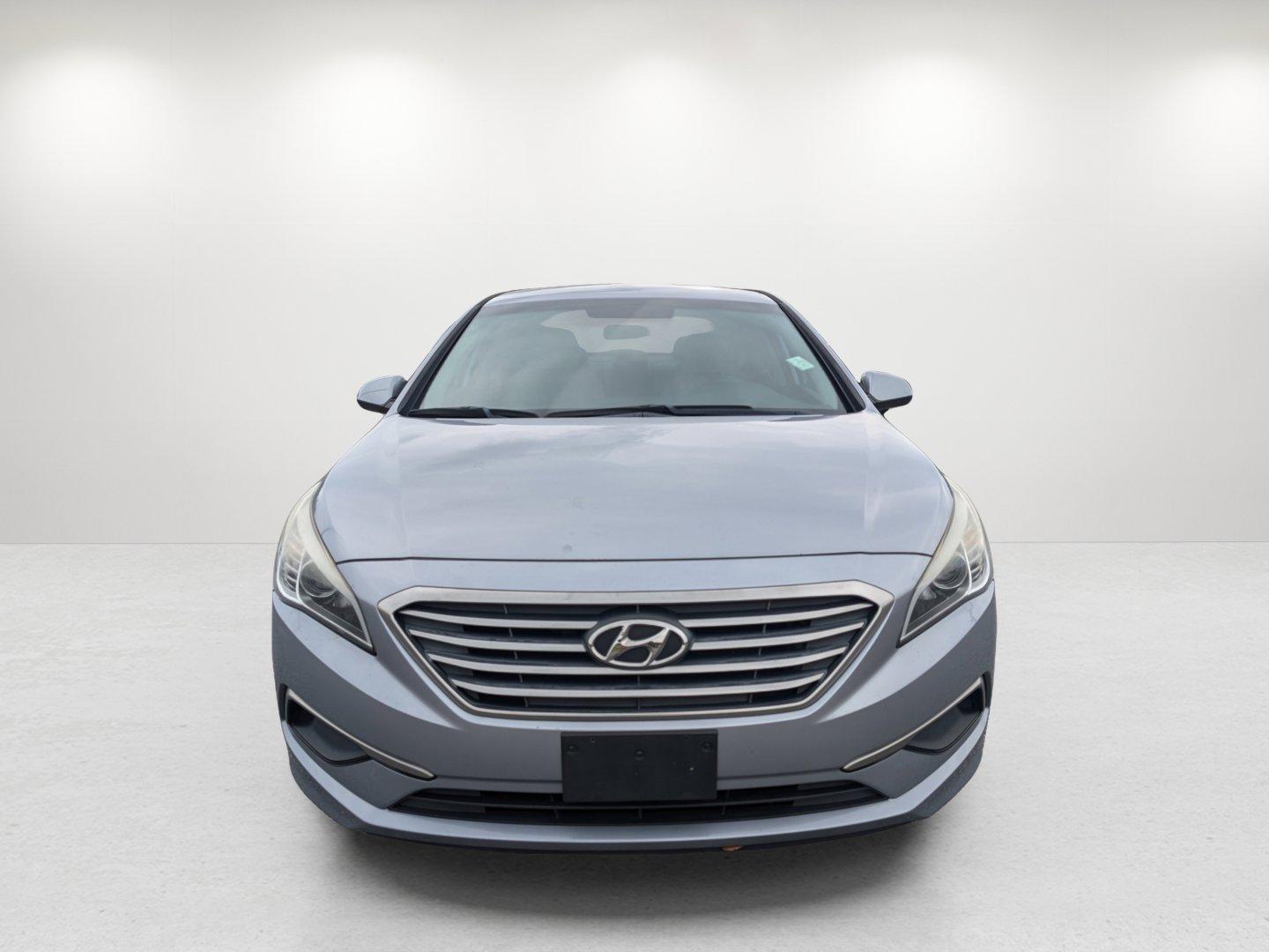 2017 /Gray Hyundai Sonata 2.4L (5NPE24AF4HH) with an Regular Unleaded I-4 2.4 L/144 engine, 6-Speed Automatic w/OD transmission, located at 3959 U.S. 80 W, Phenix City, AL, 36870, (334) 297-4885, 32.469296, -85.135185 - 2017 Hyundai Sonata 2.4L - Photo#2
