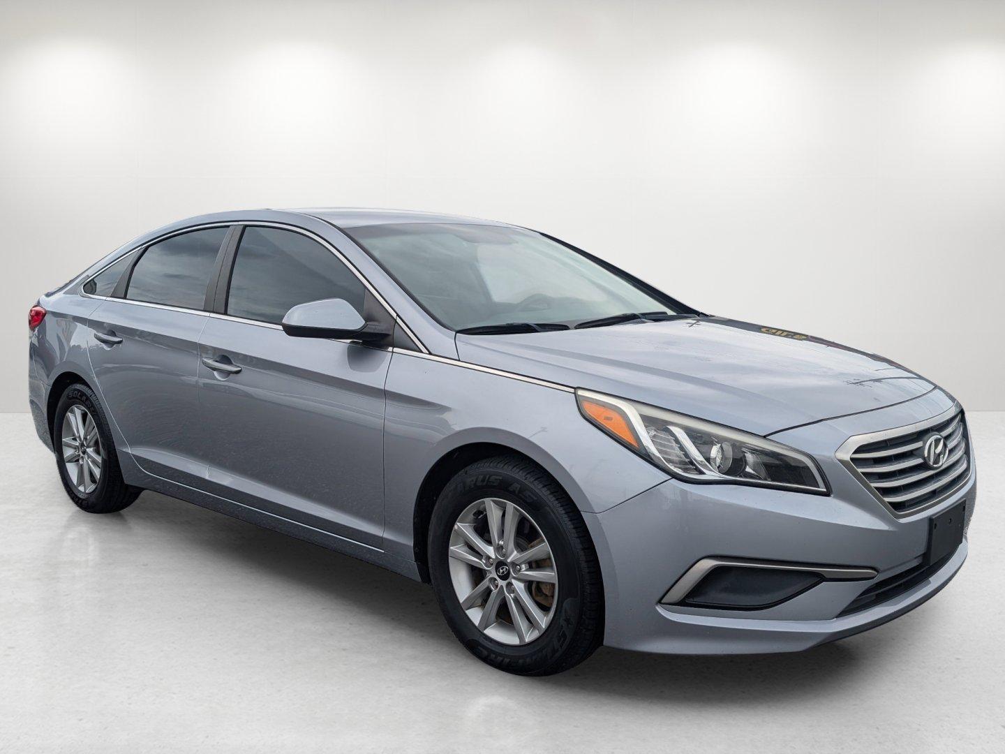 2017 /Gray Hyundai Sonata 2.4L (5NPE24AF4HH) with an Regular Unleaded I-4 2.4 L/144 engine, 6-Speed Automatic w/OD transmission, located at 3959 U.S. 80 W, Phenix City, AL, 36870, (334) 297-4885, 32.469296, -85.135185 - 2017 Hyundai Sonata 2.4L - Photo#3