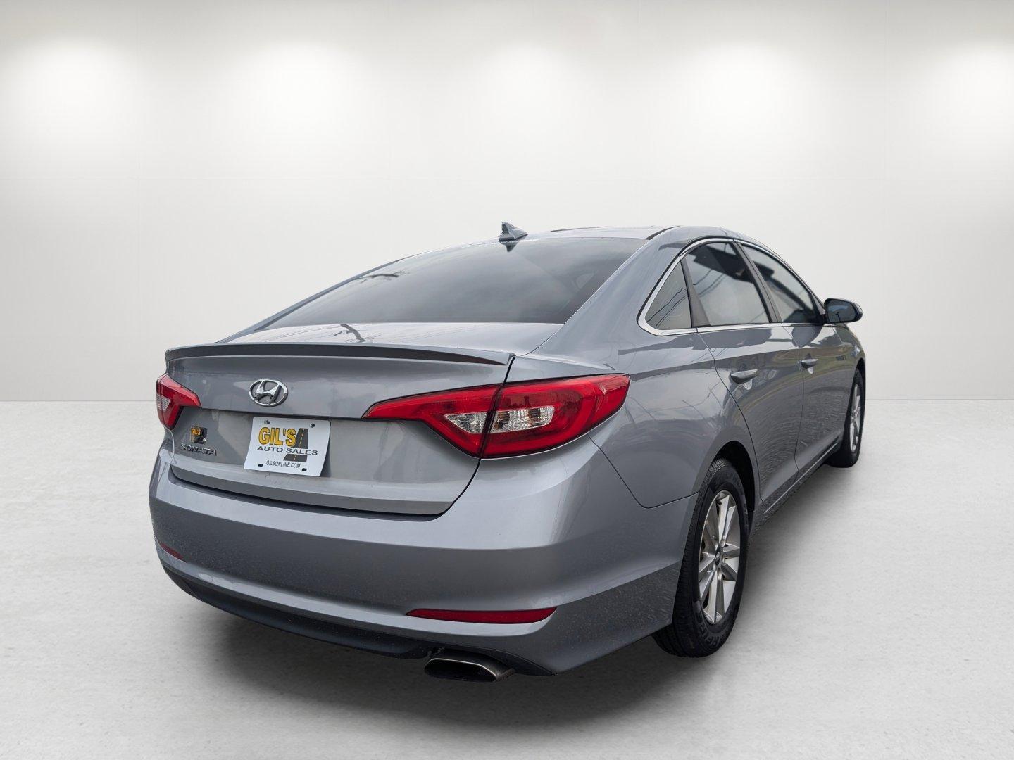 2017 /Gray Hyundai Sonata 2.4L (5NPE24AF4HH) with an Regular Unleaded I-4 2.4 L/144 engine, 6-Speed Automatic w/OD transmission, located at 3959 U.S. 80 W, Phenix City, AL, 36870, (334) 297-4885, 32.469296, -85.135185 - 2017 Hyundai Sonata 2.4L - Photo#5