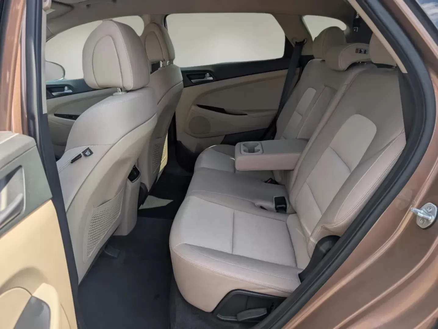 2017 /Beige Hyundai Tucson Sport (KM8J33A27HU) with an Other engine, located at 3959 U.S. 80 W, Phenix City, AL, 36870, (334) 297-4885, 32.469296, -85.135185 - **Unleash Your Adventures with a 2017 Hyundai Tucson Sport at Gils Auto - Phenix City!**<br /> <br /> Are you ready to take on life's journeys with comfort, style, and practicality? Whether you're commuting to work, shuttling your growing family, or embarking on weekend getaways, the 2017 Hyundai Tu - Photo#11