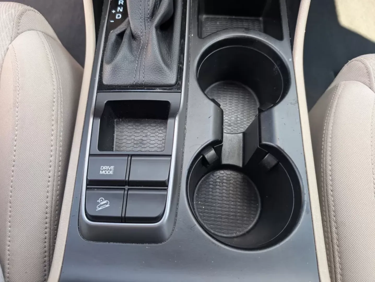 2017 /Beige Hyundai Tucson Sport (KM8J33A27HU) with an Other engine, located at 3959 U.S. 80 W, Phenix City, AL, 36870, (334) 297-4885, 32.469296, -85.135185 - **Unleash Your Adventures with a 2017 Hyundai Tucson Sport at Gils Auto - Phenix City!**<br /> <br /> Are you ready to take on life's journeys with comfort, style, and practicality? Whether you're commuting to work, shuttling your growing family, or embarking on weekend getaways, the 2017 Hyundai Tu - Photo#15