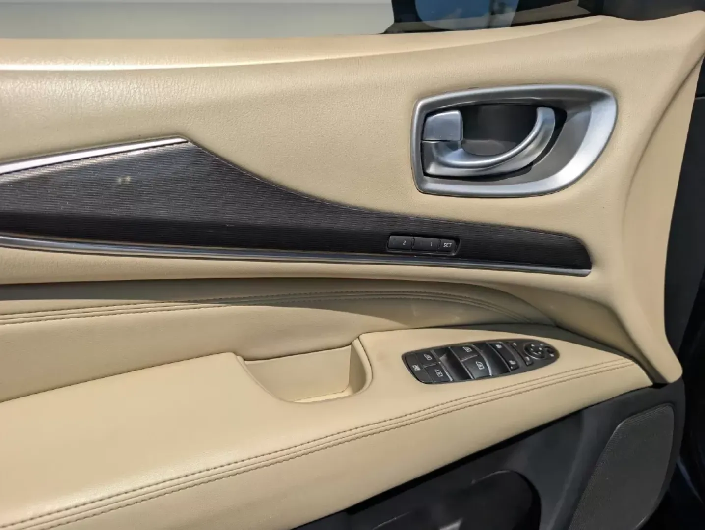 2017 /Wheat Infiniti QX60 (5N1DL0MN8HC) with an Other engine, located at 3959 U.S. 80 W, Phenix City, AL, 36870, (334) 297-4885, 32.469296, -85.135185 - ### Discover Adventure with the 2017 Infiniti QX60 Perfect for Family Journeys!<br /> <br /> Are you seeking a vehicle that effortlessly combines luxury with family-friendly features? Look no further! The 2017 Infiniti QX60 is designed for growing families and those who cherish the open road. This - Photo#8