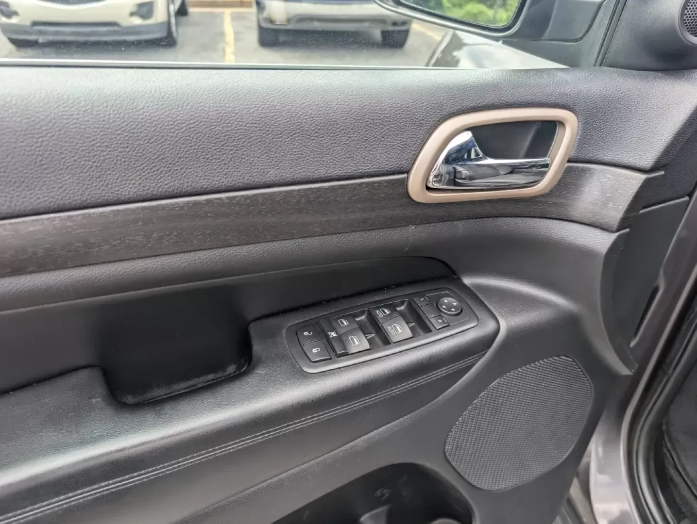 2017 /Black Jeep Grand Cherokee Laredo (1C4RJEAG0HC) with an Other engine, located at 3959 U.S. 80 W, Phenix City, AL, 36870, (334) 297-4885, 32.469296, -85.135185 - Experience the ultimate blend of comfort and capability in this 2017 Jeep Grand Cherokee Laredo, now available at Gils Auto in Phenix City, AL. Whether you're commuting through the bustling streets of downtown, tackling weekend getaways, or embarking on family road trips, this SUV is designed to ele - Photo#8