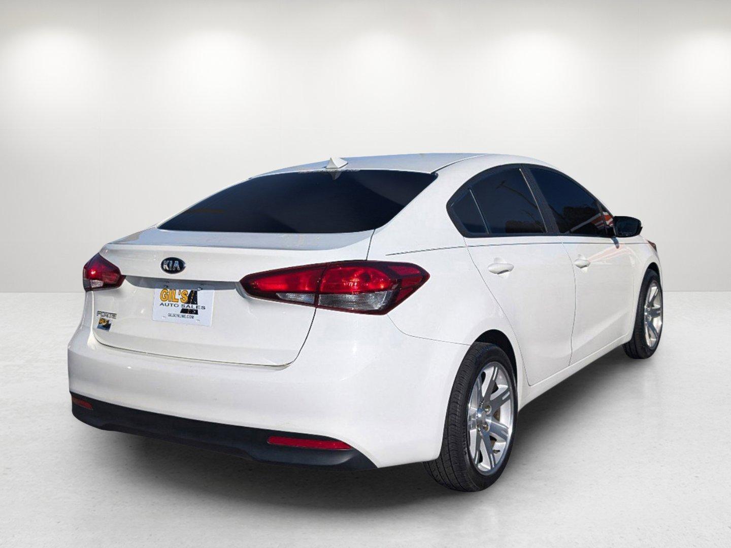 2017 /Gray Kia Forte LX (3KPFK4A79HE) with an Regular Unleaded I-4 2.0 L/122 engine, 6-Speed Automatic w/OD transmission, located at 804 22nd Ave, Phenix City, AL, 36870, (334) 297-1860, 32.484749, -85.024475 - 2017 Kia Forte LX - Photo#4
