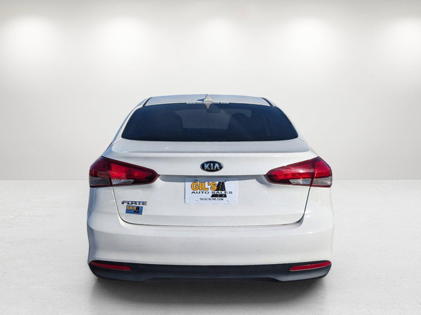 2017 /Gray Kia Forte LX (3KPFK4A79HE) with an Regular Unleaded I-4 2.0 L/122 engine, 6-Speed Automatic w/OD transmission, located at 804 22nd Ave, Phenix City, AL, 36870, (334) 297-1860, 32.484749, -85.024475 - 2017 Kia Forte LX - Photo#5