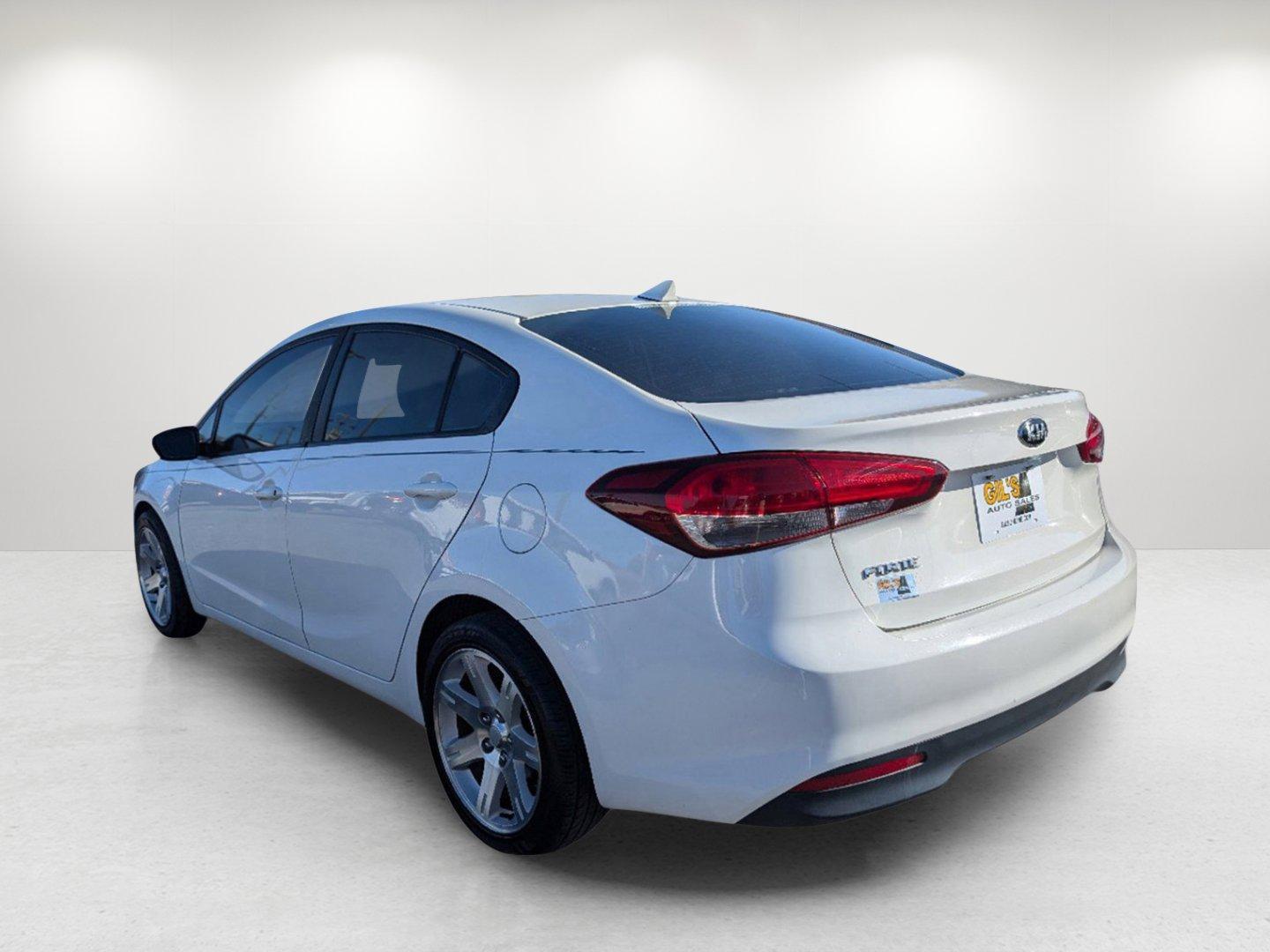 2017 /Gray Kia Forte LX (3KPFK4A79HE) with an Regular Unleaded I-4 2.0 L/122 engine, 6-Speed Automatic w/OD transmission, located at 804 22nd Ave, Phenix City, AL, 36870, (334) 297-1860, 32.484749, -85.024475 - 2017 Kia Forte LX - Photo#6