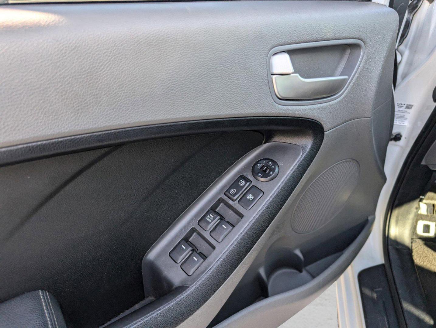2017 /Gray Kia Forte LX (3KPFK4A79HE) with an Regular Unleaded I-4 2.0 L/122 engine, 6-Speed Automatic w/OD transmission, located at 804 22nd Ave, Phenix City, AL, 36870, (334) 297-1860, 32.484749, -85.024475 - 2017 Kia Forte LX - Photo#8