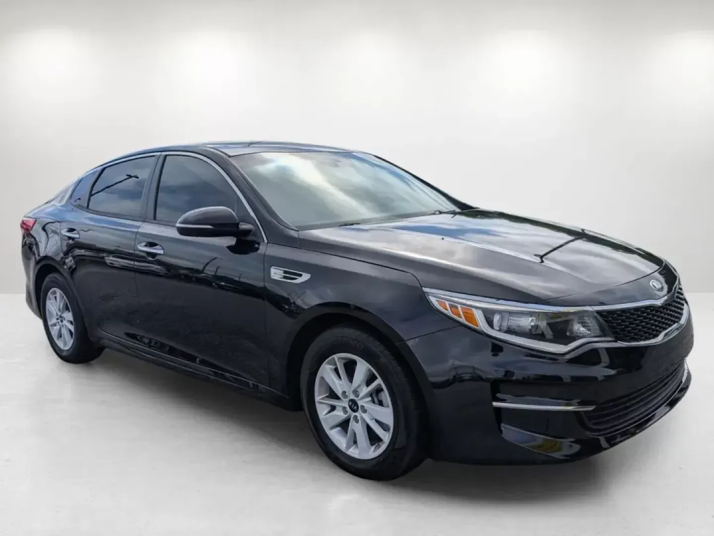 2017 /Beige Kia Optima LX (5XXGT4L3XHG) with an Regular Unleaded I-4 2.4 L/144 engine, 6-Speed Automatic w/OD transmission, located at 521 Old Farm Lane Rd, Prattville, AL, 36066, (334) 325-1505, 32.482460, -86.416367 - **Discover Your Next Adventure with the 2017 Kia Optima at Gils Auto - Prattville!**<br /> <br /> Are you searching for the perfect blend of comfort, style, and reliability for your daily commute or weekend road trips? Look no further! The 2017 Kia Optima LX is designed for individuals and families - Photo#2