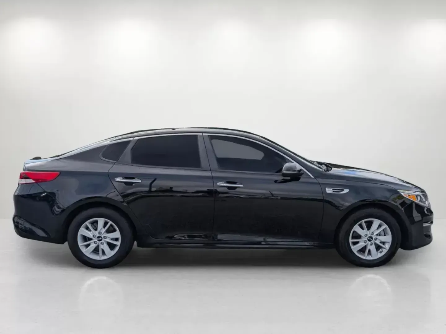 2017 /Beige Kia Optima LX (5XXGT4L3XHG) with an Regular Unleaded I-4 2.4 L/144 engine, 6-Speed Automatic w/OD transmission, located at 521 Old Farm Lane Rd, Prattville, AL, 36066, (334) 325-1505, 32.482460, -86.416367 - **Discover Your Next Adventure with the 2017 Kia Optima at Gils Auto - Prattville!**<br /> <br /> Are you searching for the perfect blend of comfort, style, and reliability for your daily commute or weekend road trips? Look no further! The 2017 Kia Optima LX is designed for individuals and families - Photo#3
