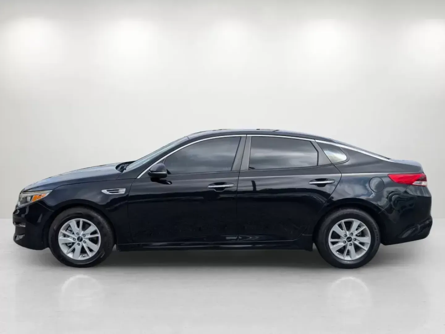 2017 /Beige Kia Optima LX (5XXGT4L3XHG) with an Regular Unleaded I-4 2.4 L/144 engine, 6-Speed Automatic w/OD transmission, located at 521 Old Farm Lane Rd, Prattville, AL, 36066, (334) 325-1505, 32.482460, -86.416367 - **Discover Your Next Adventure with the 2017 Kia Optima at Gils Auto - Prattville!**<br /> <br /> Are you searching for the perfect blend of comfort, style, and reliability for your daily commute or weekend road trips? Look no further! The 2017 Kia Optima LX is designed for individuals and families - Photo#7