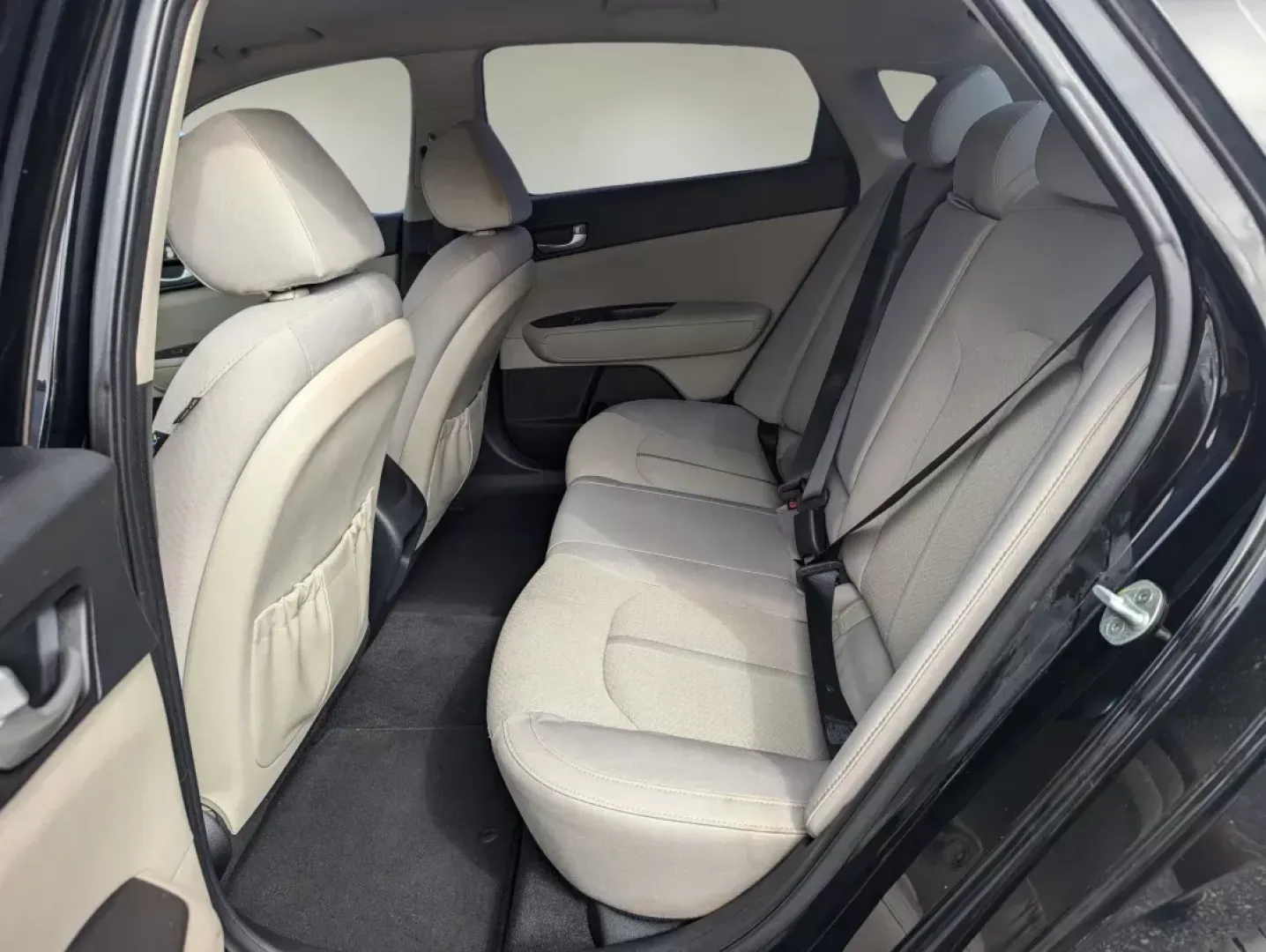 2017 /Beige Kia Optima LX (5XXGT4L3XHG) with an Regular Unleaded I-4 2.4 L/144 engine, 6-Speed Automatic w/OD transmission, located at 521 Old Farm Lane Rd, Prattville, AL, 36066, (334) 325-1505, 32.482460, -86.416367 - **Discover Your Next Adventure with the 2017 Kia Optima at Gils Auto - Prattville!**<br /> <br /> Are you searching for the perfect blend of comfort, style, and reliability for your daily commute or weekend road trips? Look no further! The 2017 Kia Optima LX is designed for individuals and families - Photo#10