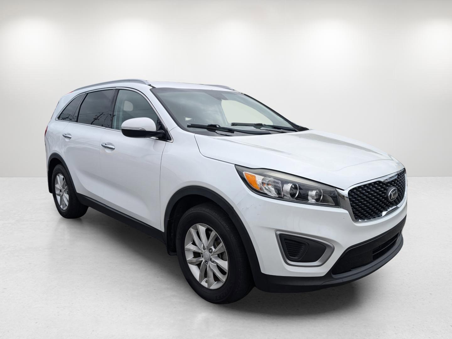 2017 /Satin Black Kia Sorento LX (5XYPG4A39HG) with an Regular Unleaded I-4 2.4 L/144 engine, 6-Speed Automatic w/OD transmission, located at 3959 U.S. 80 W, Phenix City, AL, 36870, (334) 297-4885, 32.469296, -85.135185 - 2017 Kia Sorento LX - Photo#3