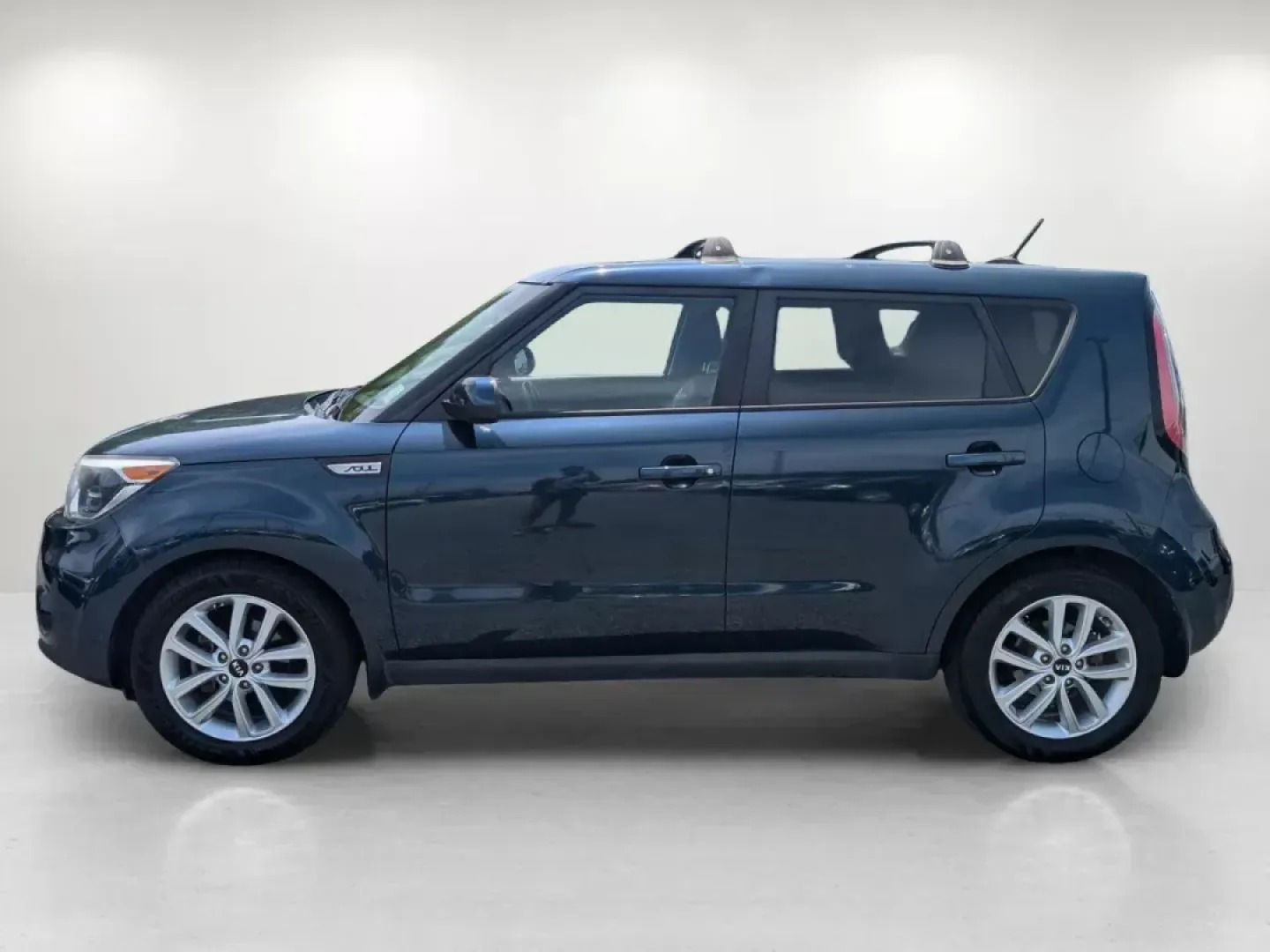 2017 /Black Kia Soul + (KNDJP3A54H7) with an Regular Unleaded I-4 2.0 L/122 engine, 6-Speed Automatic w/OD transmission, located at 3959 U.S. 80 W, Phenix City, AL, 36870, (334) 297-4885, 32.469296, -85.135185 - 2017 Kia Soul + - Photo#2