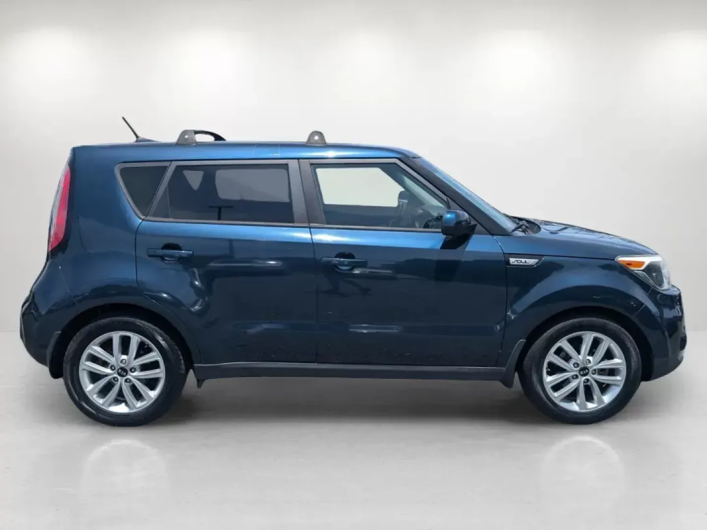 2017 /Black Kia Soul + (KNDJP3A54H7) with an Regular Unleaded I-4 2.0 L/122 engine, 6-Speed Automatic w/OD transmission, located at 3959 U.S. 80 W, Phenix City, AL, 36870, (334) 297-4885, 32.469296, -85.135185 - 2017 Kia Soul + - Photo#6