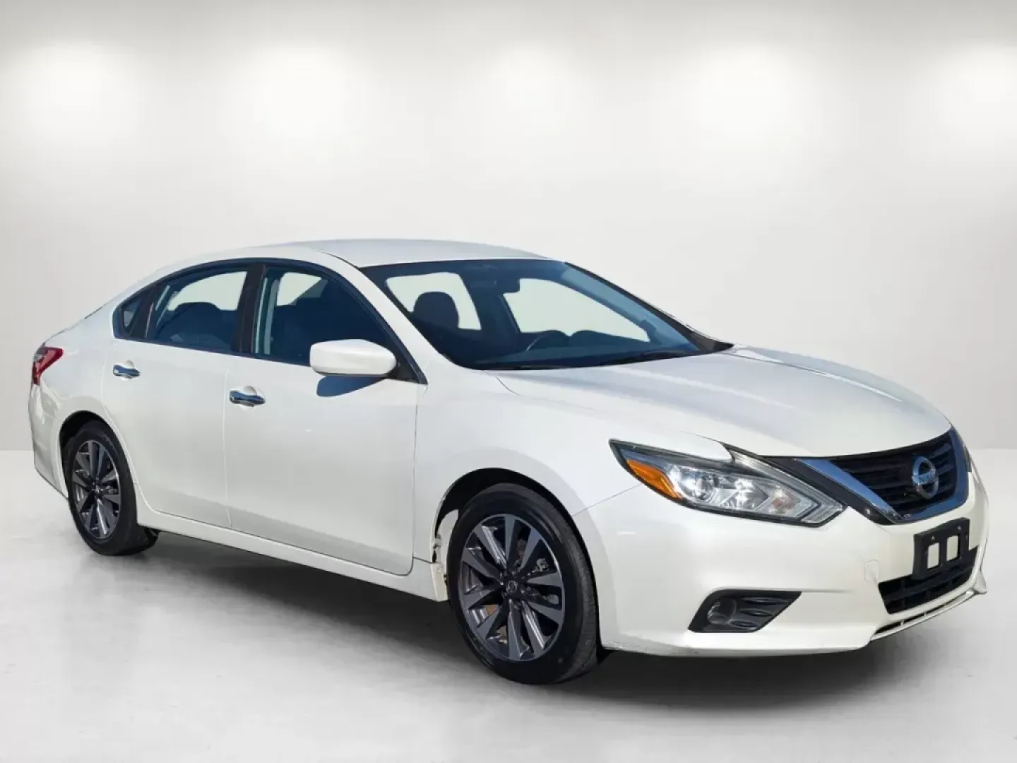2017 /Charcoal Nissan Altima 2.5 SV (1N4AL3AP7HC) with an Regular Unleaded I-4 2.5 L/152 engine, 1-Speed CVT w/OD transmission, located at 7000 Northlake Connector, Columbus, GA, 31904, (706) 987-8085, 32.524975, -84.978134 - 2017 Nissan Altima 2.5 SV - Photo#2