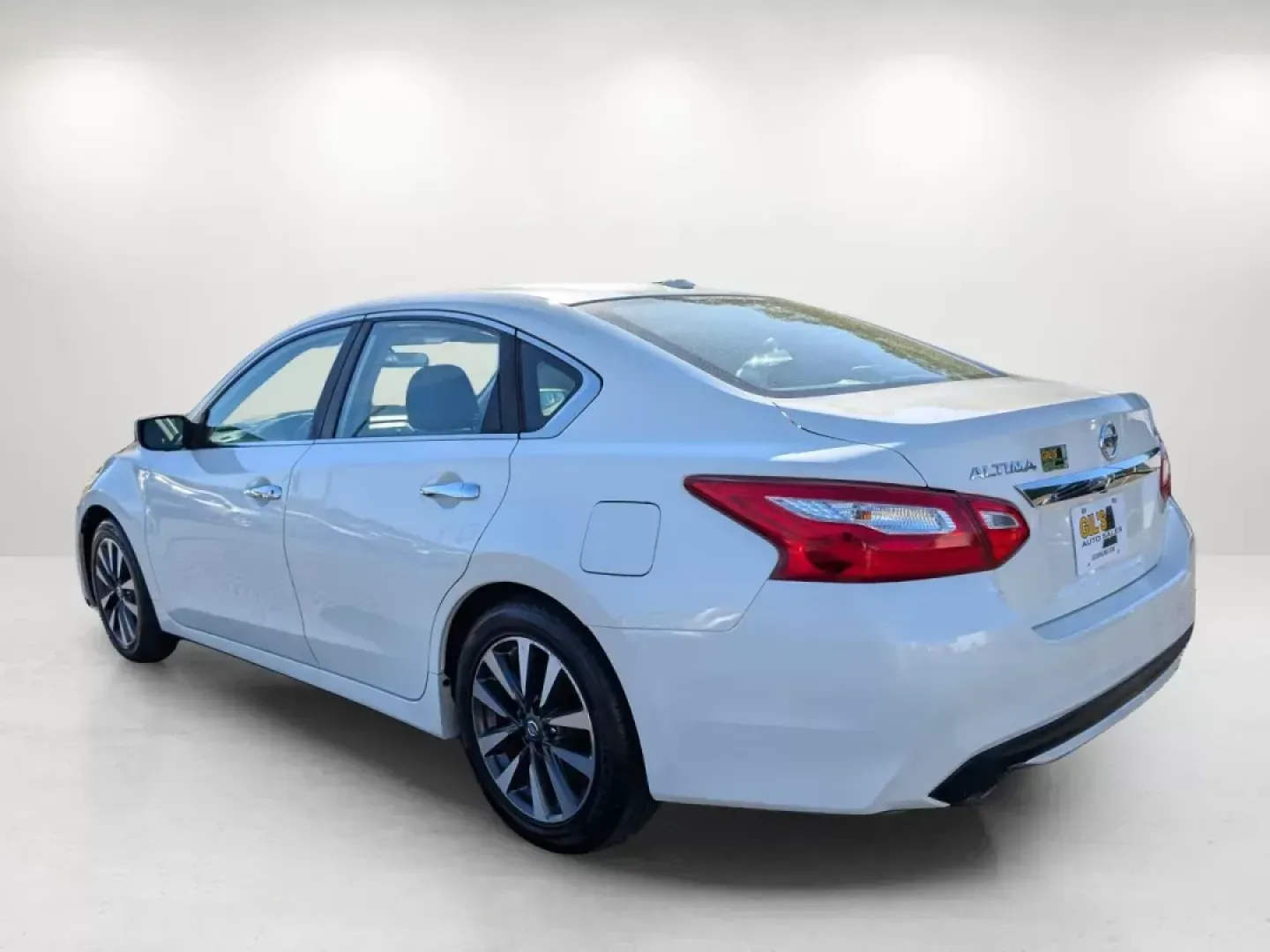 2017 /Charcoal Nissan Altima 2.5 SV (1N4AL3AP7HC) with an Regular Unleaded I-4 2.5 L/152 engine, 1-Speed CVT w/OD transmission, located at 7000 Northlake Connector, Columbus, GA, 31904, (706) 987-8085, 32.524975, -84.978134 - 2017 Nissan Altima 2.5 SV - Photo#6