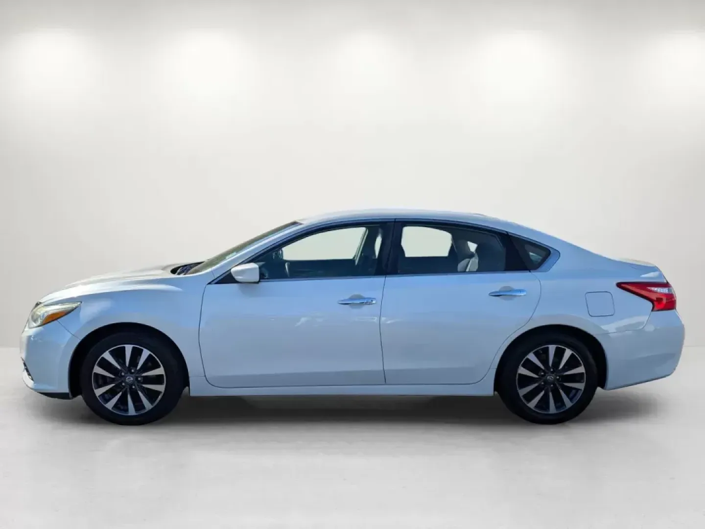 2017 /Charcoal Nissan Altima 2.5 SV (1N4AL3AP7HC) with an Regular Unleaded I-4 2.5 L/152 engine, 1-Speed CVT w/OD transmission, located at 7000 Northlake Connector, Columbus, GA, 31904, (706) 987-8085, 32.524975, -84.978134 - 2017 Nissan Altima 2.5 SV - Photo#7