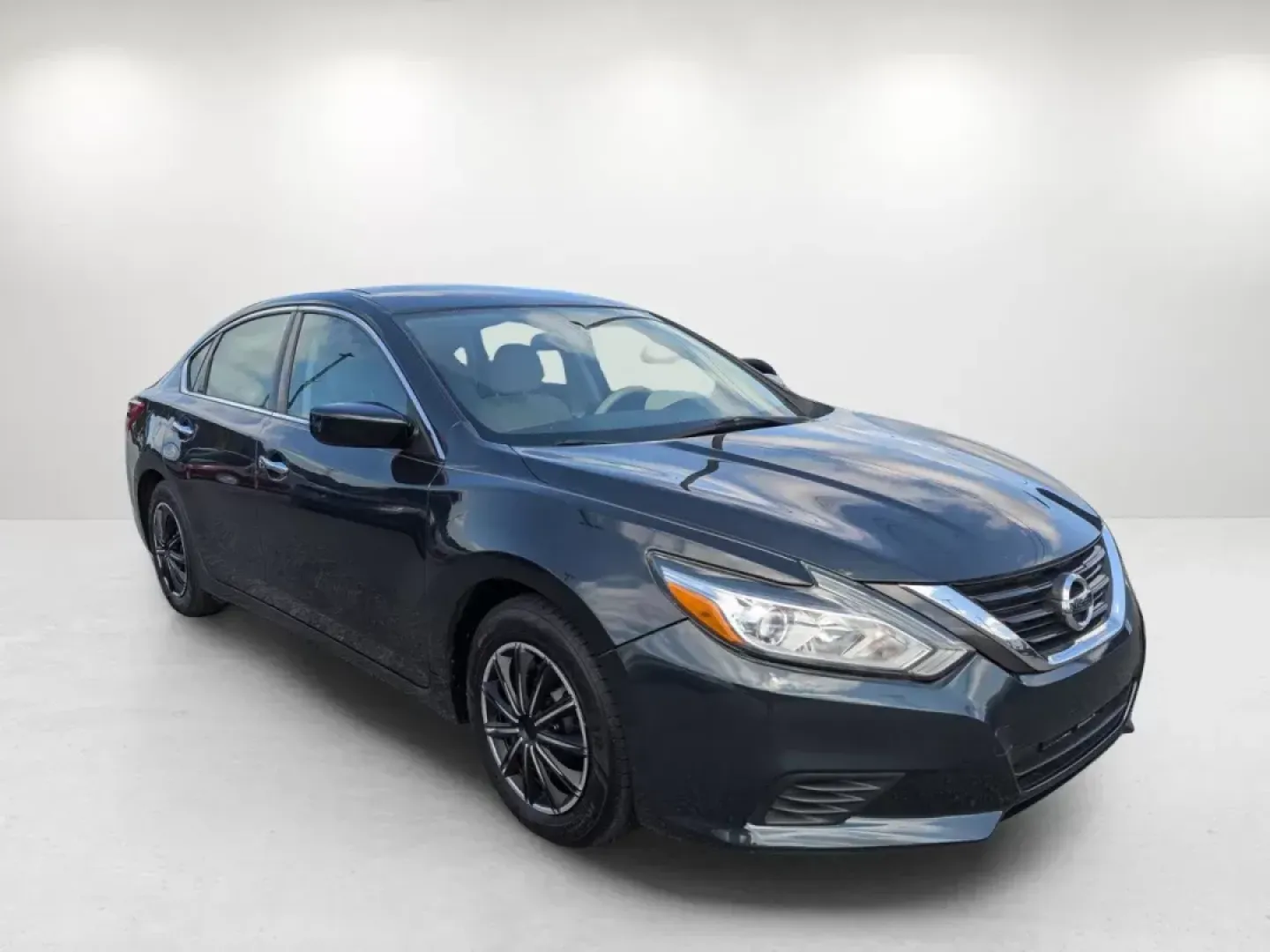 2017 /Beige Nissan Altima 2.5 S (1N4AL3AP0HC) with an Regular Unleaded I-4 2.5 L/152 engine, 1-Speed CVT w/OD transmission, located at 3959 U.S. 80 W, Phenix City, AL, 36870, (334) 297-4885, 32.469296, -85.135185 - 2017 Nissan Altima 2.5 S - Photo#3