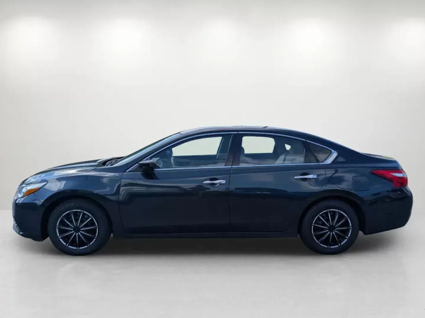 2017 /Beige Nissan Altima 2.5 S (1N4AL3AP0HC) with an Regular Unleaded I-4 2.5 L/152 engine, 1-Speed CVT w/OD transmission, located at 3959 U.S. 80 W, Phenix City, AL, 36870, (334) 297-4885, 32.469296, -85.135185 - 2017 Nissan Altima 2.5 S - Photo#8