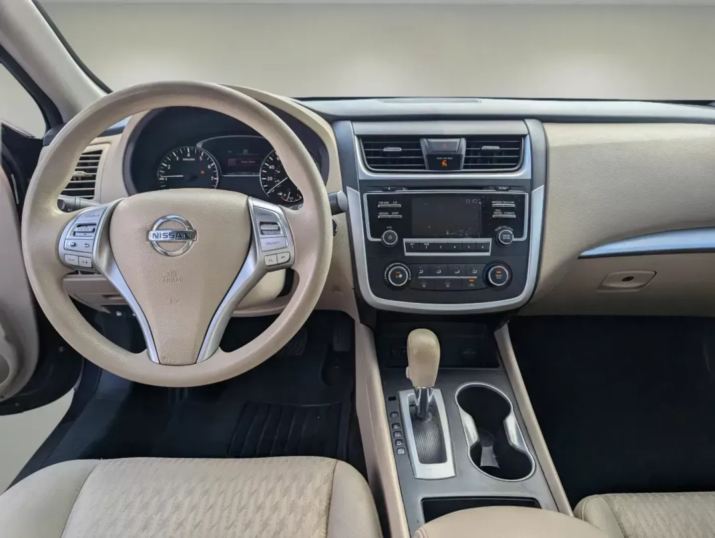 2017 /Beige Nissan Altima 2.5 S (1N4AL3AP0HC) with an Regular Unleaded I-4 2.5 L/152 engine, 1-Speed CVT w/OD transmission, located at 3959 U.S. 80 W, Phenix City, AL, 36870, (334) 297-4885, 32.469296, -85.135185 - 2017 Nissan Altima 2.5 S - Photo#12