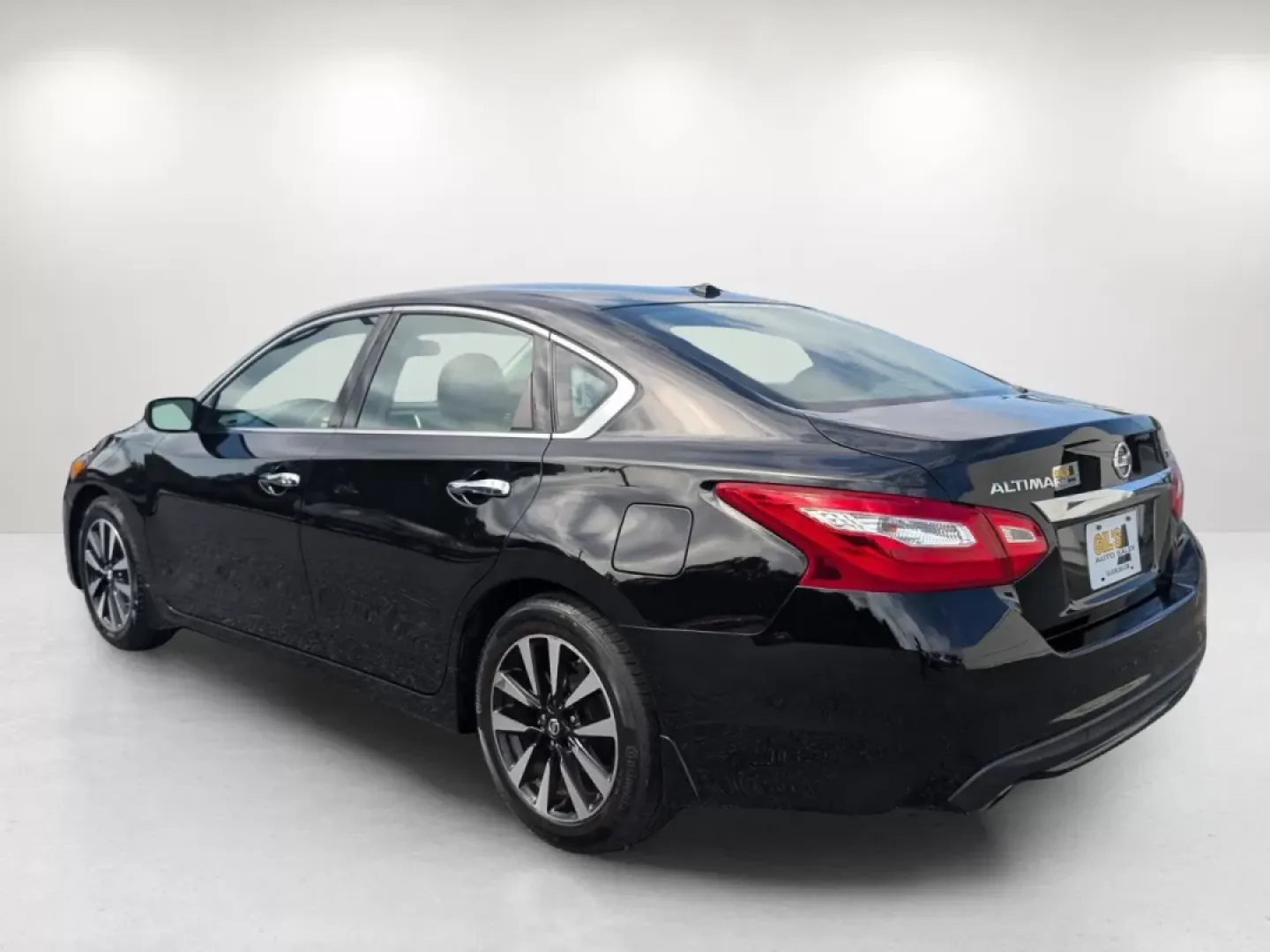 2017 /Charcoal Nissan Altima 2.5 SV (1N4AL3AP0HC) with an Other engine, located at 1430 Gateway Drive, Opelika, AL, 36801, (334) 239-0944, 32.637871, -85.409790 - Experience the perfect blend of style, comfort, and reliability with the 2017 Nissan Altima 2.5 SV, ideal for daily commutes, weekend getaways, or family adventures. At Gils Auto, located at 3959 U.S. 80 W, Phenix City, AL 36870, we understand that finding the right car can be a challenge, especiall - Photo#6