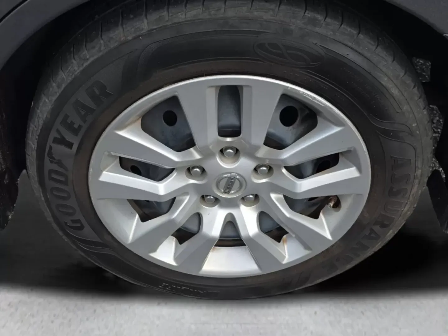 2017 /Charcoal Nissan Altima 2.5 S (1N4AL3AP8HN) with an Other engine, located at 3959 U.S. 80 W, Phenix City, AL, 36870, (334) 297-4885, 32.469296, -85.135185 - Looking for a reliable sedan that meets your busy lifestyle? The 2017 Nissan Altima 2.5 S is the perfect blend of comfort, efficiency, and modern convenience, making it an ideal choice for budget-conscious buyers, commuters, or families on the go. With its sleek Gun Metallic exterior and spacious ch - Photo#9