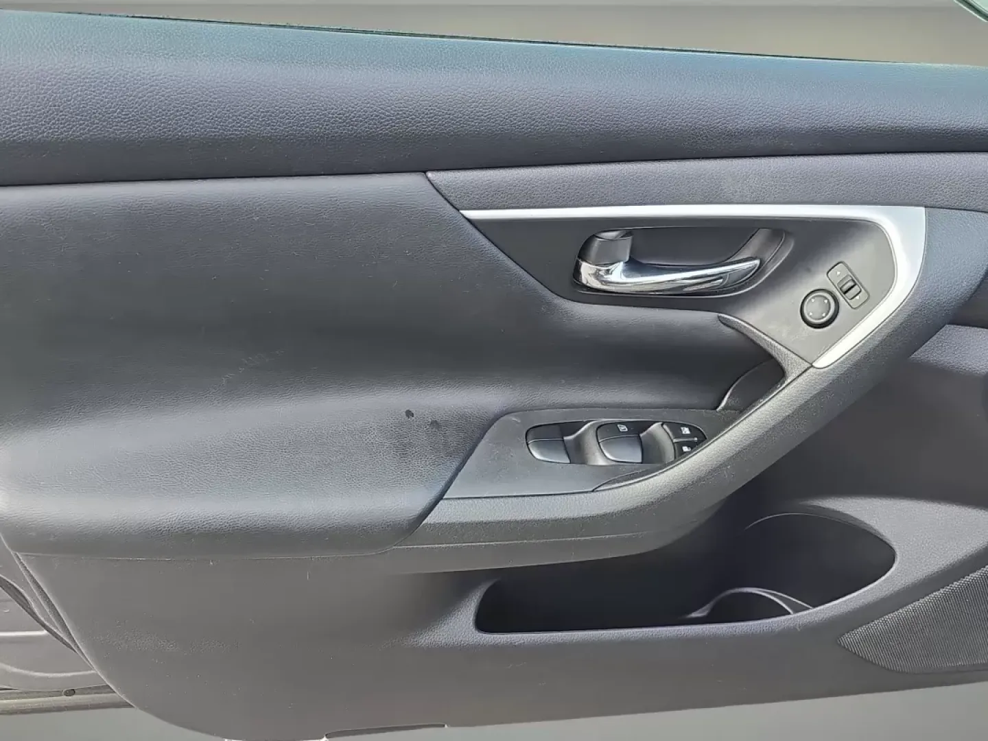 2017 /Charcoal Nissan Altima 2.5 S (1N4AL3AP8HN) with an Other engine, located at 3959 U.S. 80 W, Phenix City, AL, 36870, (334) 297-4885, 32.469296, -85.135185 - Looking for a reliable sedan that meets your busy lifestyle? The 2017 Nissan Altima 2.5 S is the perfect blend of comfort, efficiency, and modern convenience, making it an ideal choice for budget-conscious buyers, commuters, or families on the go. With its sleek Gun Metallic exterior and spacious ch - Photo#11