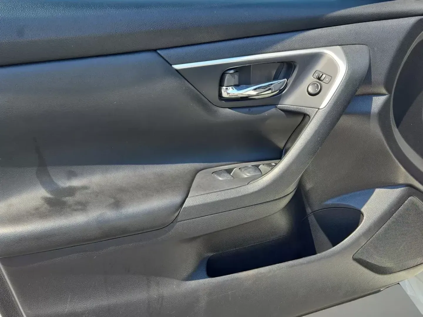 2017 /Charcoal Nissan Altima 2.5 S (1N4AL3AP8HN) with an Other engine, located at 1430 Gateway Drive, Opelika, AL, 36801, (334) 239-0944, 32.637871, -85.409790 - Are you looking for a dependable sedan that fits seamlessly into your busy lifestyle? Whether you're commuting to work, running errands around Opelika, or embarking on weekend road trips, the 2017 Nissan Altima 2.5 S is the perfect companion. With its blend of comfort, technology, and efficiency, th - Photo#9