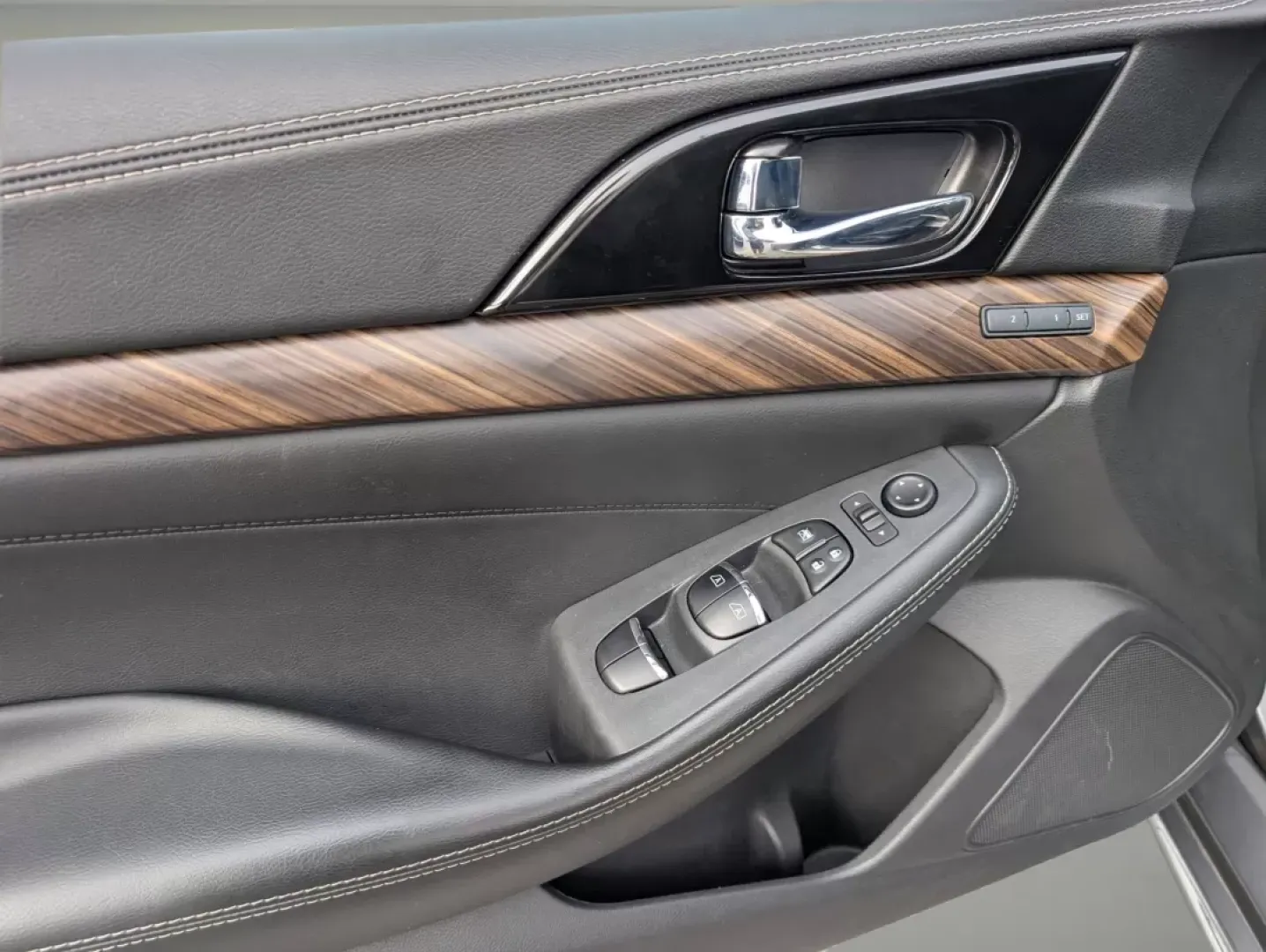 2017 /Charcoal Nissan Maxima Platinum (1N4AA6AP0HC) with an Other engine, located at 5115 14th Ave., Columbus, GA, 31904, (706) 323-0345, 32.511494, -84.971046 - Elevate your driving experience with the 2017 Nissan Maxima Platinum, the perfect sedan for those who crave luxury and performance without compromise. Whether you're a commuter looking to upgrade your daily drive or a growing family seeking comfort and safety, this stunning vehicle effortlessly blen - Photo#9