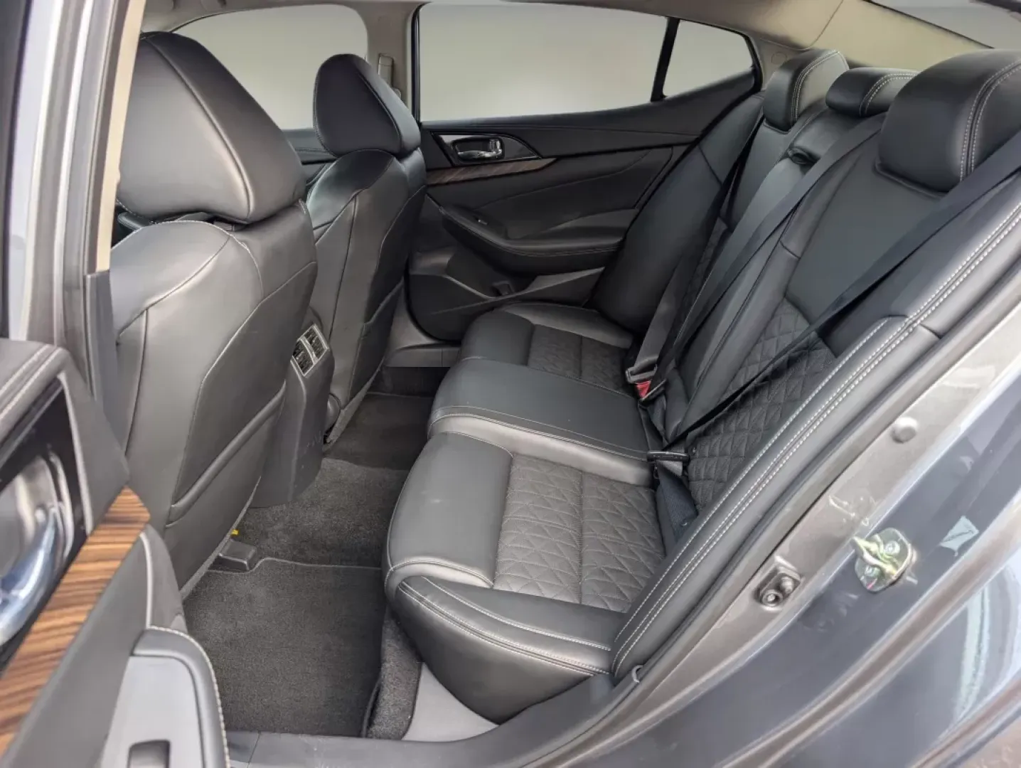 2017 /Charcoal Nissan Maxima Platinum (1N4AA6AP0HC) with an Other engine, located at 5115 14th Ave., Columbus, GA, 31904, (706) 323-0345, 32.511494, -84.971046 - Elevate your driving experience with the 2017 Nissan Maxima Platinum, the perfect sedan for those who crave luxury and performance without compromise. Whether you're a commuter looking to upgrade your daily drive or a growing family seeking comfort and safety, this stunning vehicle effortlessly blen - Photo#11