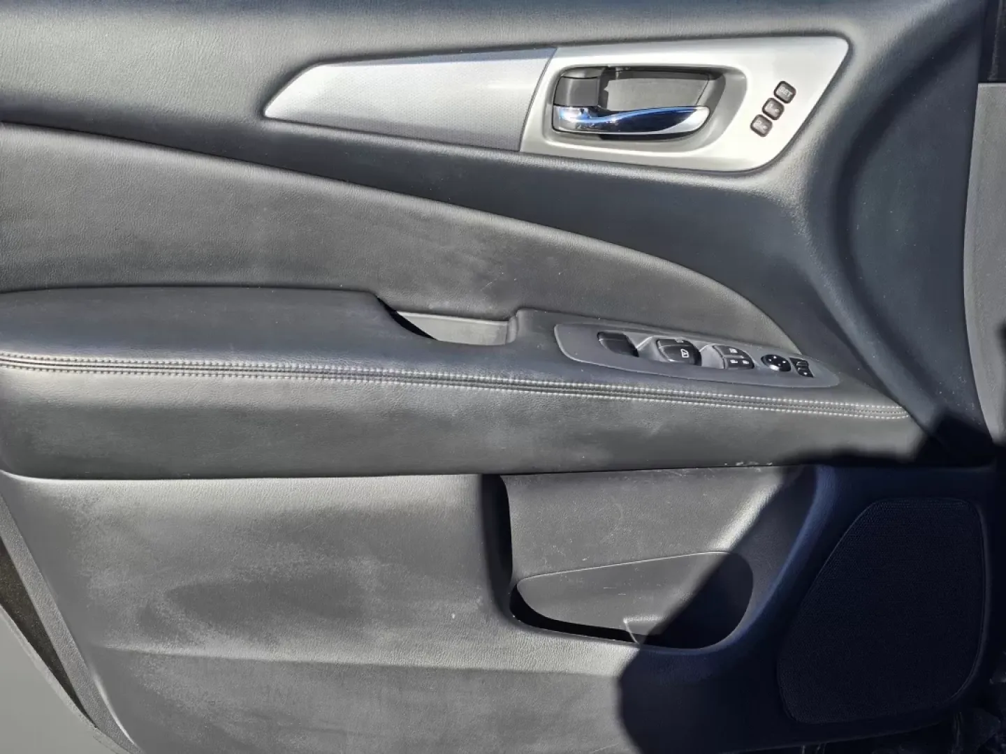 2017 /Charcoal Nissan Pathfinder SL (5N1DR2MN5HC) with an Other engine, located at 5115 14th Ave., Columbus, GA, 31904, (706) 323-0345, 32.511494, -84.971046 - **Explore the Open Road with the 2017 Nissan Pathfinder SL A Family-Friendly SUV Perfect for All Adventures!**<br /> <br /> Are you in search of a reliable and spacious vehicle that accommodates your growing family's needs? Look no further than this stunning 2017 Nissan Pathfinder SL, now available - Photo#8