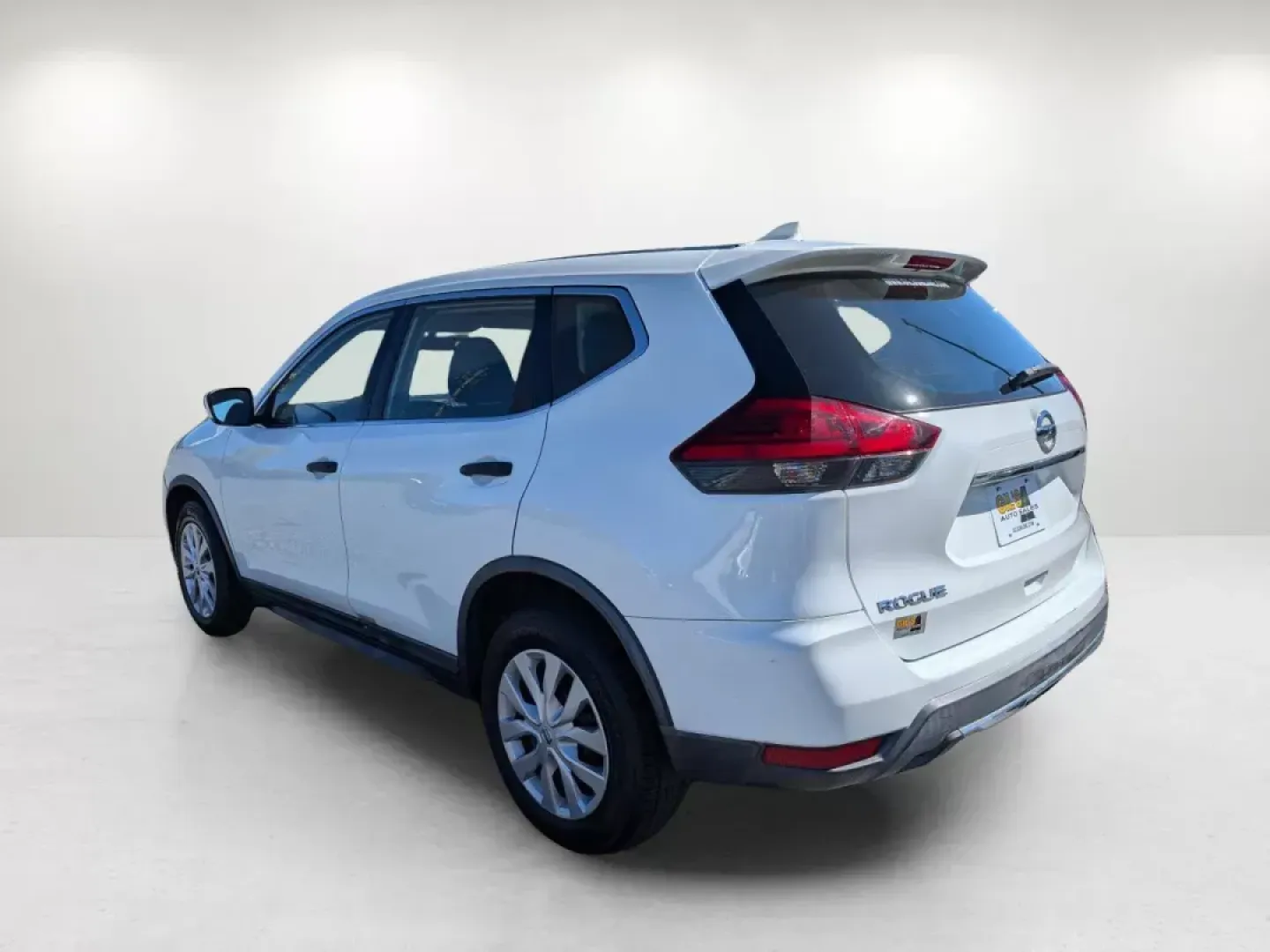 2017 /Charcoal Nissan Rogue S (KNMAT2MT6HP) with an Regular Unleaded I-4 2.5 L/152 engine, 1-Speed CVT w/OD transmission, located at 804 22nd Ave, Phenix City, AL, 36870, (334) 297-1860, 32.484749, -85.024475 - 2017 Nissan Rogue S - Photo#3