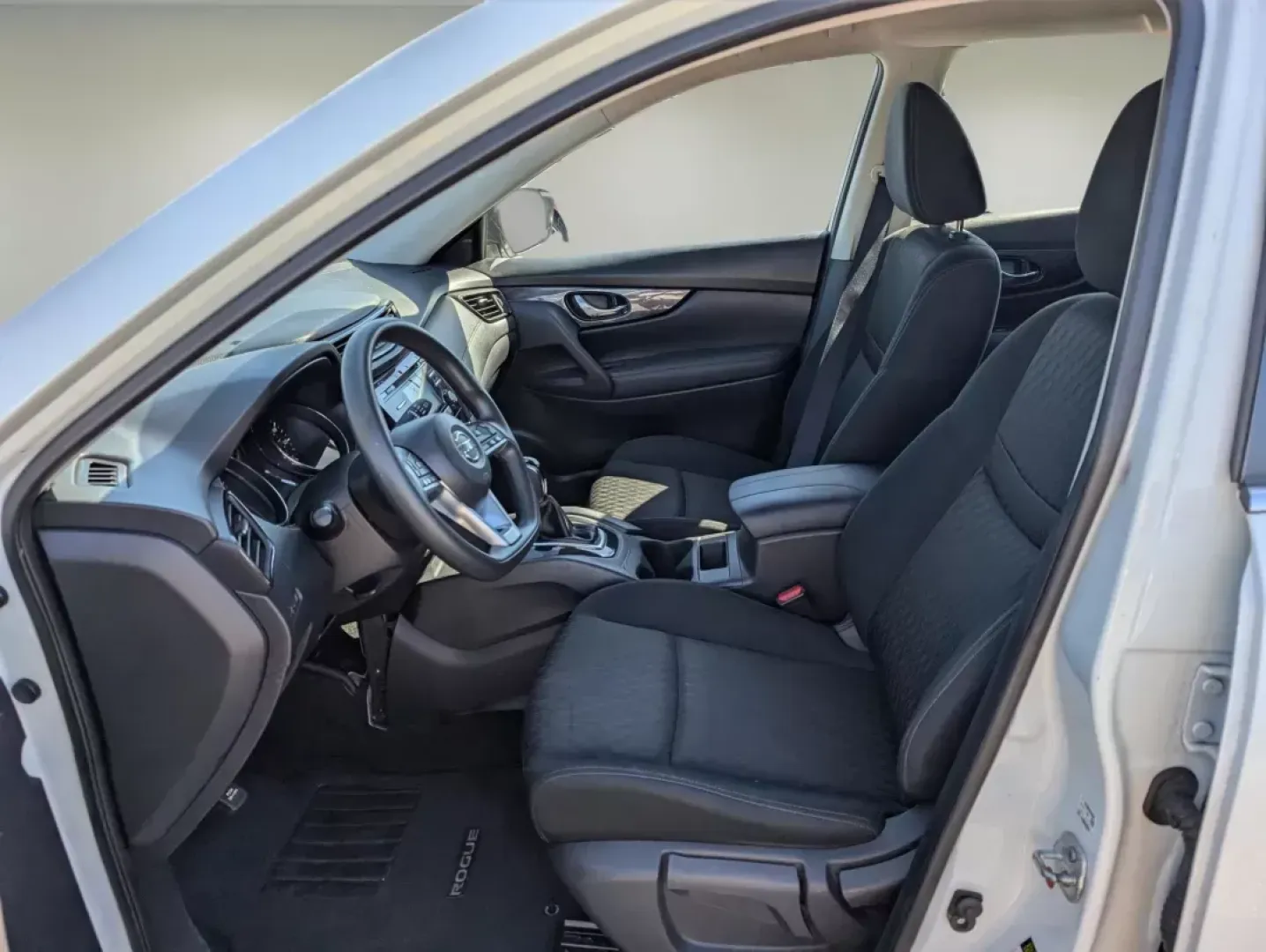 2017 /Charcoal Nissan Rogue S (KNMAT2MT6HP) with an Regular Unleaded I-4 2.5 L/152 engine, 1-Speed CVT w/OD transmission, located at 804 22nd Ave, Phenix City, AL, 36870, (334) 297-1860, 32.484749, -85.024475 - 2017 Nissan Rogue S - Photo#10