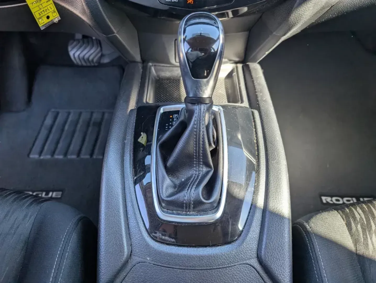 2017 /Charcoal Nissan Rogue S (KNMAT2MT6HP) with an Regular Unleaded I-4 2.5 L/152 engine, 1-Speed CVT w/OD transmission, located at 804 22nd Ave, Phenix City, AL, 36870, (334) 297-1860, 32.484749, -85.024475 - 2017 Nissan Rogue S - Photo#14