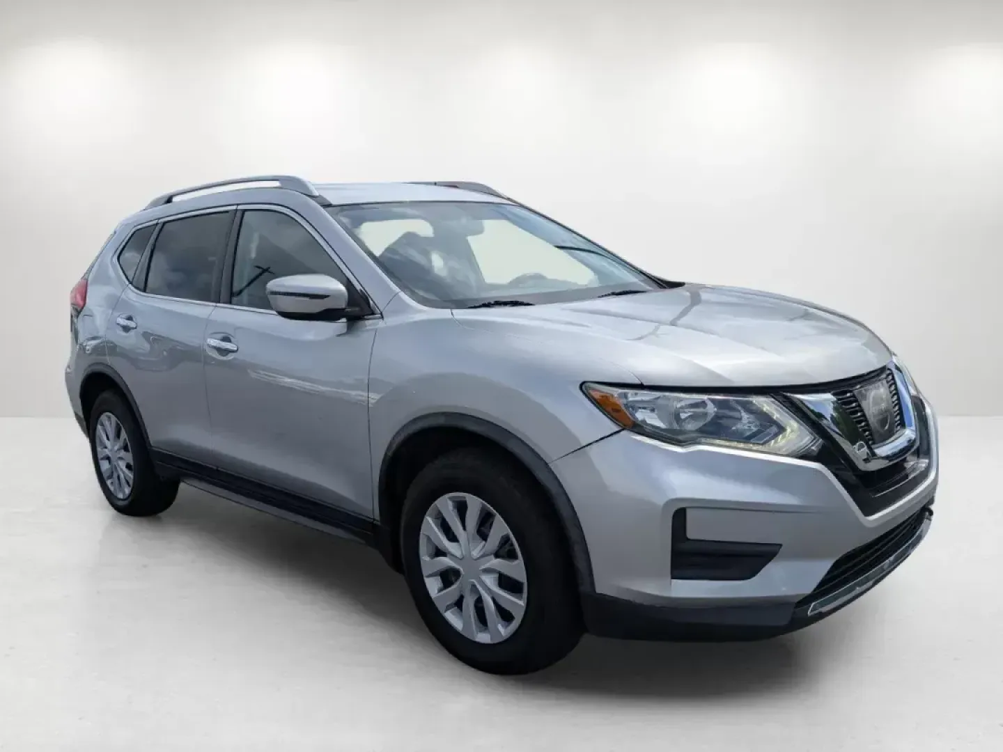 2017 /Charcoal Nissan Rogue S (JN8AT2MT8HW) with an Regular Unleaded I-4 2.5 L/152 engine, 1-Speed CVT w/OD transmission, located at 3959 U.S. 80 W, Phenix City, AL, 36870, (334) 297-4885, 32.469296, -85.135185 - 2017 Nissan Rogue S - Photo#3