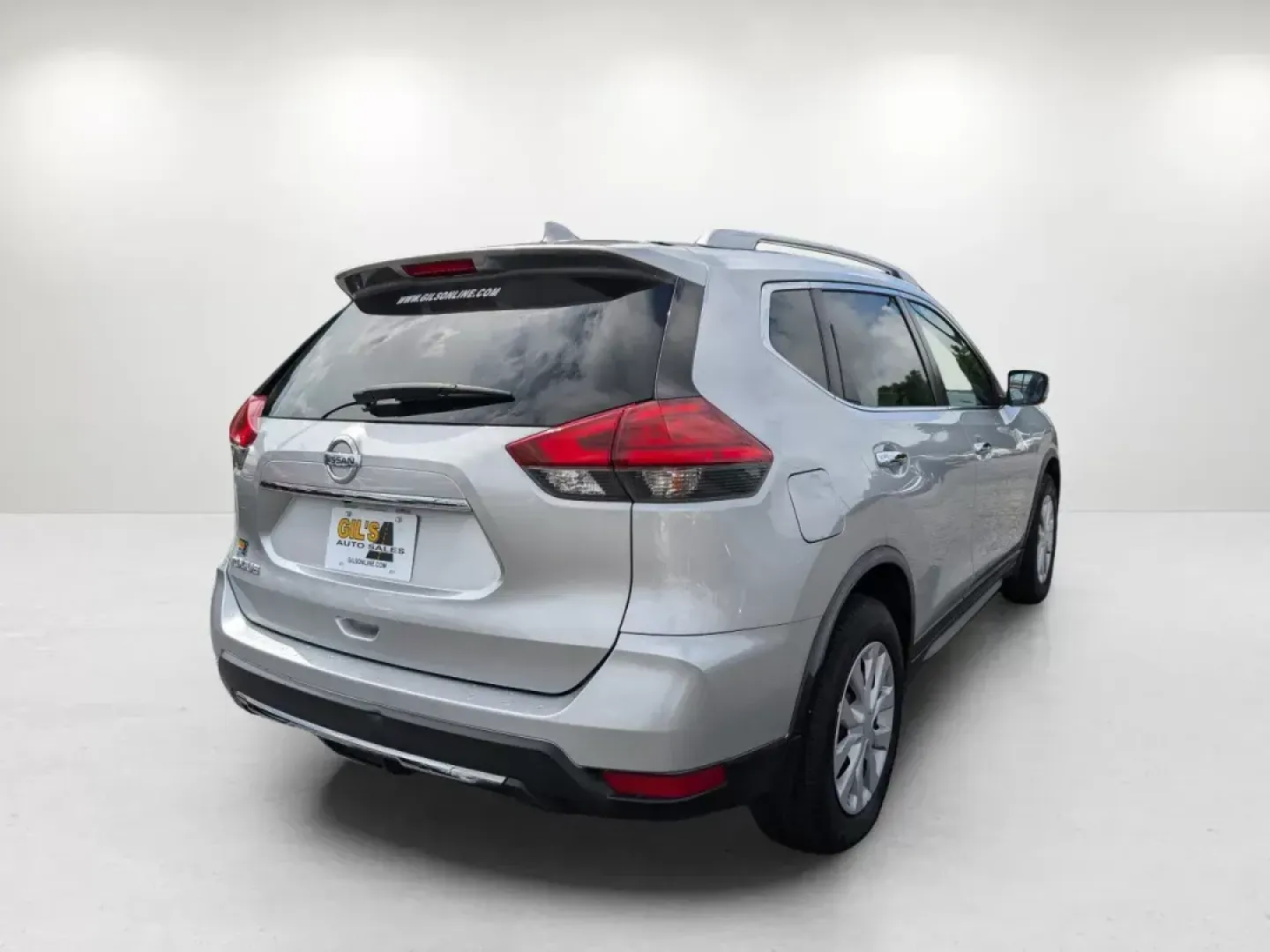 2017 /Charcoal Nissan Rogue S (JN8AT2MT8HW) with an Regular Unleaded I-4 2.5 L/152 engine, 1-Speed CVT w/OD transmission, located at 3959 U.S. 80 W, Phenix City, AL, 36870, (334) 297-4885, 32.469296, -85.135185 - 2017 Nissan Rogue S - Photo#5