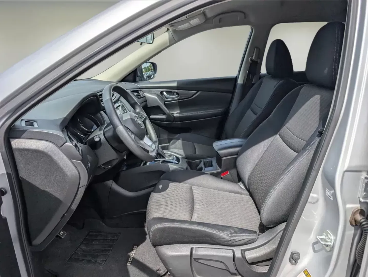 2017 /Charcoal Nissan Rogue S (JN8AT2MT8HW) with an Regular Unleaded I-4 2.5 L/152 engine, 1-Speed CVT w/OD transmission, located at 3959 U.S. 80 W, Phenix City, AL, 36870, (334) 297-4885, 32.469296, -85.135185 - 2017 Nissan Rogue S - Photo#10