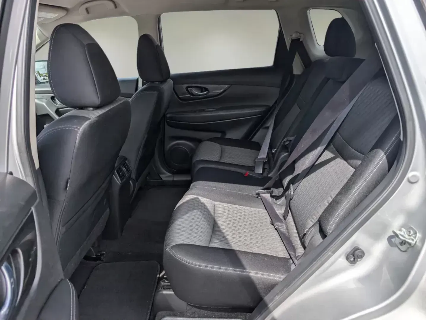 2017 /Charcoal Nissan Rogue S (JN8AT2MT8HW) with an Regular Unleaded I-4 2.5 L/152 engine, 1-Speed CVT w/OD transmission, located at 3959 U.S. 80 W, Phenix City, AL, 36870, (334) 297-4885, 32.469296, -85.135185 - 2017 Nissan Rogue S - Photo#11