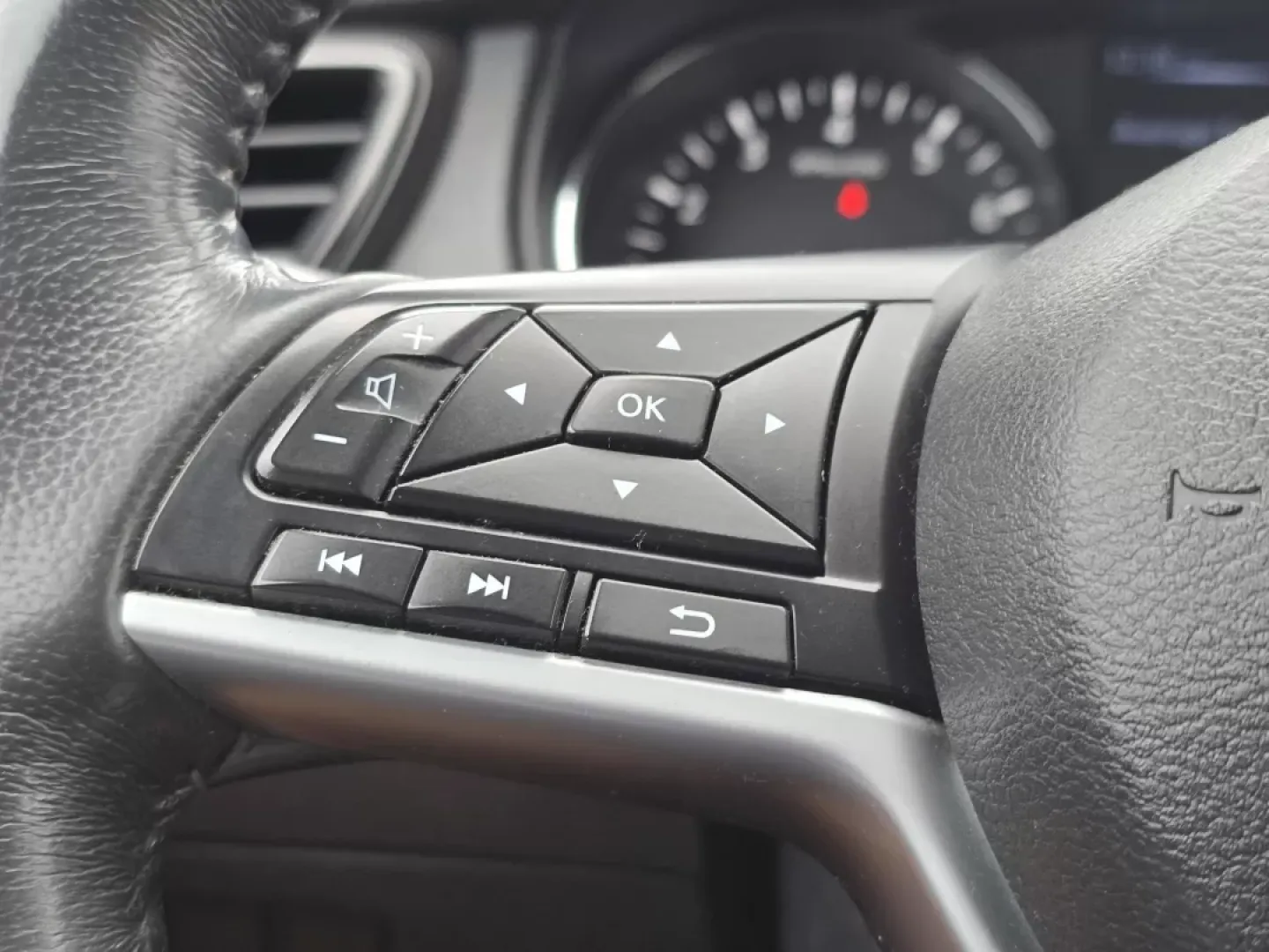 2017 /Charcoal Nissan Rogue SV (5N1AT2MT0HC) with an Other engine, located at 521 Old Farm Lane Rd, Prattville, AL, 36066, (334) 325-1505, 32.482460, -86.416367 - Discover the perfect blend of style, comfort, and reliability with the 2017 Nissan Rogue SV, available now at Gils Auto in Phenix City, AL. This versatile SUV is not just a vehicle; it's your next adventure partner-ideal for growing families, daily commuters, or anyone seeking a touch of elegance in - Photo#19