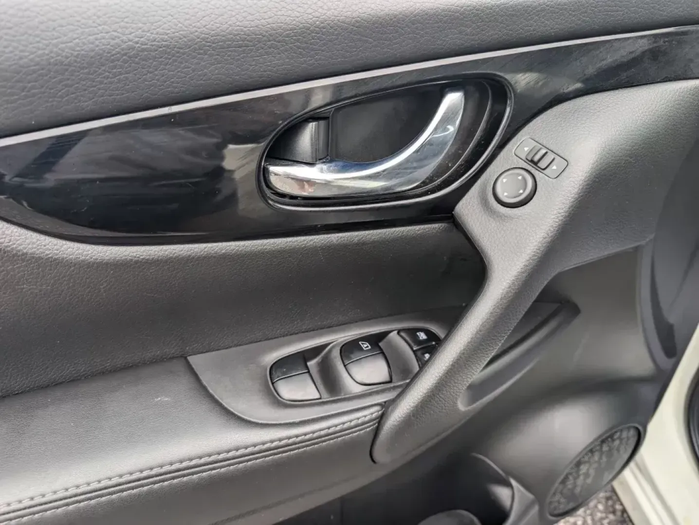 2017 /Charcoal Nissan Rogue Sport SV (JN1BJ1CR5HW) with an Regular Unleaded I-4 2.0 L/122 engine, 1-Speed CVT w/OD transmission, located at 5115 14th Ave., Columbus, GA, 31904, (706) 323-0345, 32.511494, -84.971046 - Are you ready to elevate your lifestyle with a versatile and reliable SUV? Introducing the 2017 Nissan Rogue Sport SV, a perfect blend of style, comfort, and practicality that suits the needs of both adventurous weekend warriors and daily commuters. With its all-wheel drive, this SUV is ready to tac - Photo#8