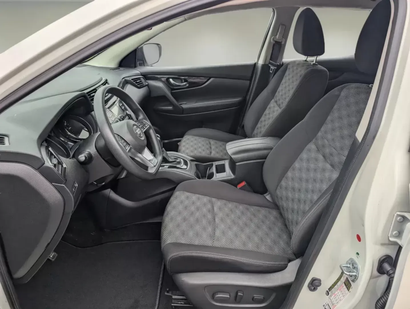 2017 /Charcoal Nissan Rogue Sport SV (JN1BJ1CR5HW) with an Regular Unleaded I-4 2.0 L/122 engine, 1-Speed CVT w/OD transmission, located at 5115 14th Ave., Columbus, GA, 31904, (706) 323-0345, 32.511494, -84.971046 - Are you ready to elevate your lifestyle with a versatile and reliable SUV? Introducing the 2017 Nissan Rogue Sport SV, a perfect blend of style, comfort, and practicality that suits the needs of both adventurous weekend warriors and daily commuters. With its all-wheel drive, this SUV is ready to tac - Photo#9