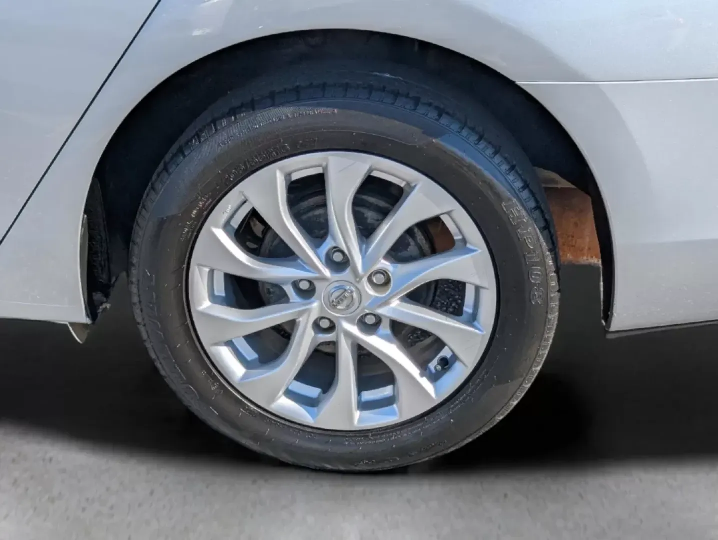 2017 /Charcoal Nissan Sentra S (3N1AB7AP1HY) with an Other engine, located at 7000 Northlake Connector, Columbus, GA, 31904, (706) 987-8085, 32.524975, -84.978134 - **Explore New Horizons with the 2017 Nissan Sentra S - Perfect for Your Daily Journey!**<br /> <br /> Are you searching for a reliable sedan that effortlessly balances style, efficiency, and comfort? Look no further than the 2017 Nissan Sentra S, available now at Gils Auto in Phenix City, AL. This s - Photo#4