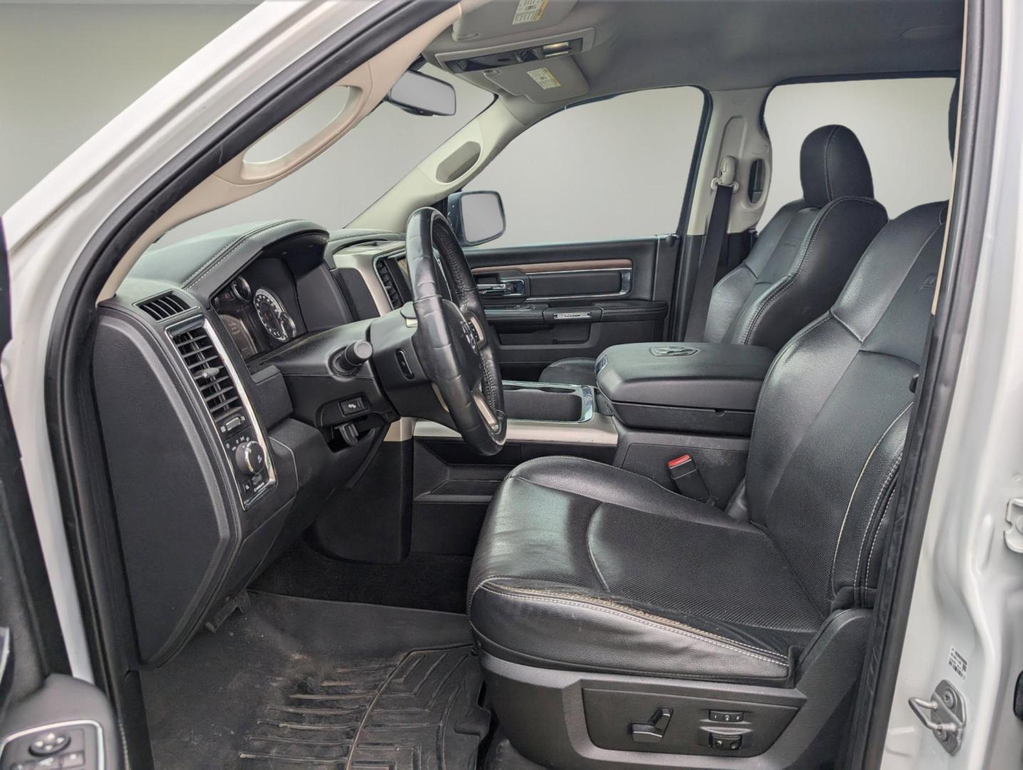 2017 /Black Ram 1500 Laramie (1C6RR7NT0HS) with an Regular Unleaded V-8 5.7 L/345 engine, 8-Speed Automatic w/OD transmission, located at 5115 14th Ave., Columbus, GA, 31904, (706) 323-0345, 32.511494, -84.971046 - 2017 Ram 1500 Laramie - Photo#9