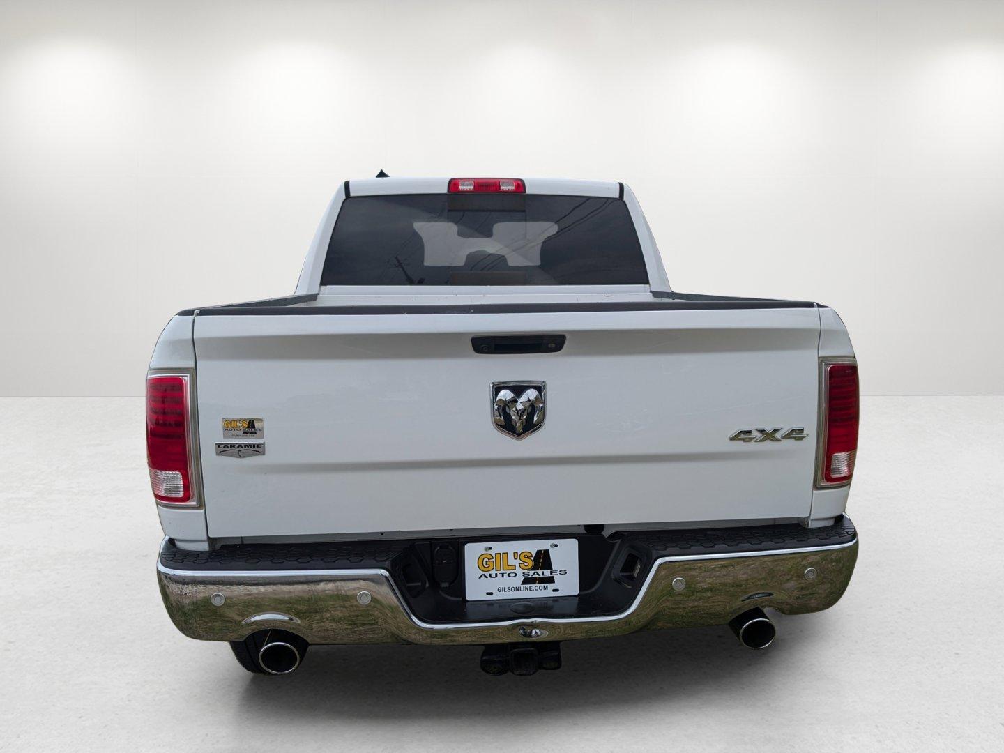 2017 /Black Ram 1500 Laramie (1C6RR7NT0HS) with an Regular Unleaded V-8 5.7 L/345 engine, 8-Speed Automatic w/OD transmission, located at 5115 14th Ave., Columbus, GA, 31904, (706) 323-0345, 32.511494, -84.971046 - 2017 Ram 1500 Laramie - Photo#5
