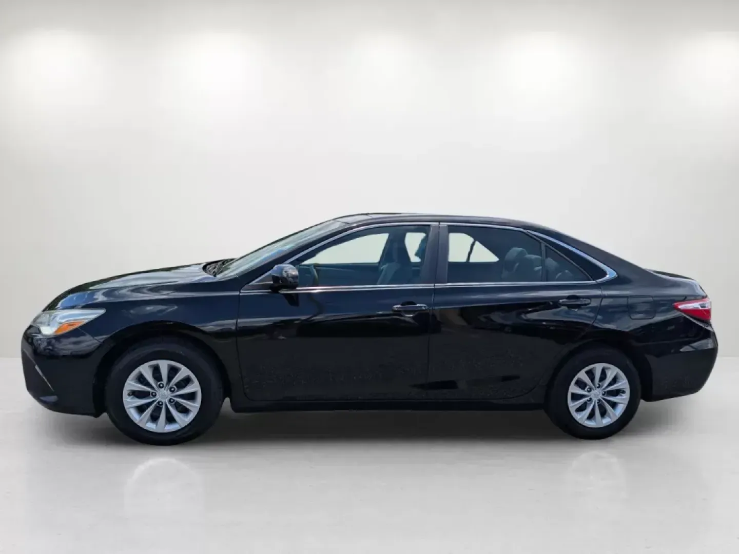 2017 Toyota Camry LE (4T1BF1FK4HU) with an Other engine, located at 5115 14th Ave., Columbus, GA, 31904, (706) 323-0345, 32.511494, -84.971046 - **Experience the Perfect Blend of Comfort and Reliability with the 2017 Toyota Camry LE!** <br /> <br /> Are you searching for a dependable sedan that's perfect for your daily commute, family outings, or weekend adventures? Look no further! The 2017 Toyota Camry LE, available at Gils Auto in Columbu - Photo#7