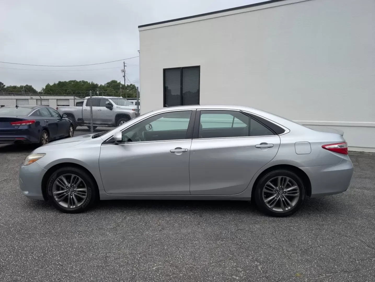 2017 Toyota Camry SE (4T1BF1FK4HU) with an Other engine, located at 3959 U.S. 80 W, Phenix City, AL, 36870, (334) 297-4885, 32.469296, -85.135185 - If you're looking for a reliable sedan that blends style, comfort, and efficiency, then the 2017 Toyota Camry is your perfect companion for daily commutes, family outings, and weekend adventures. This versatile vehicle is ideal for budget-conscious buyers and those seeking a dependable ride, and it' - Photo#7