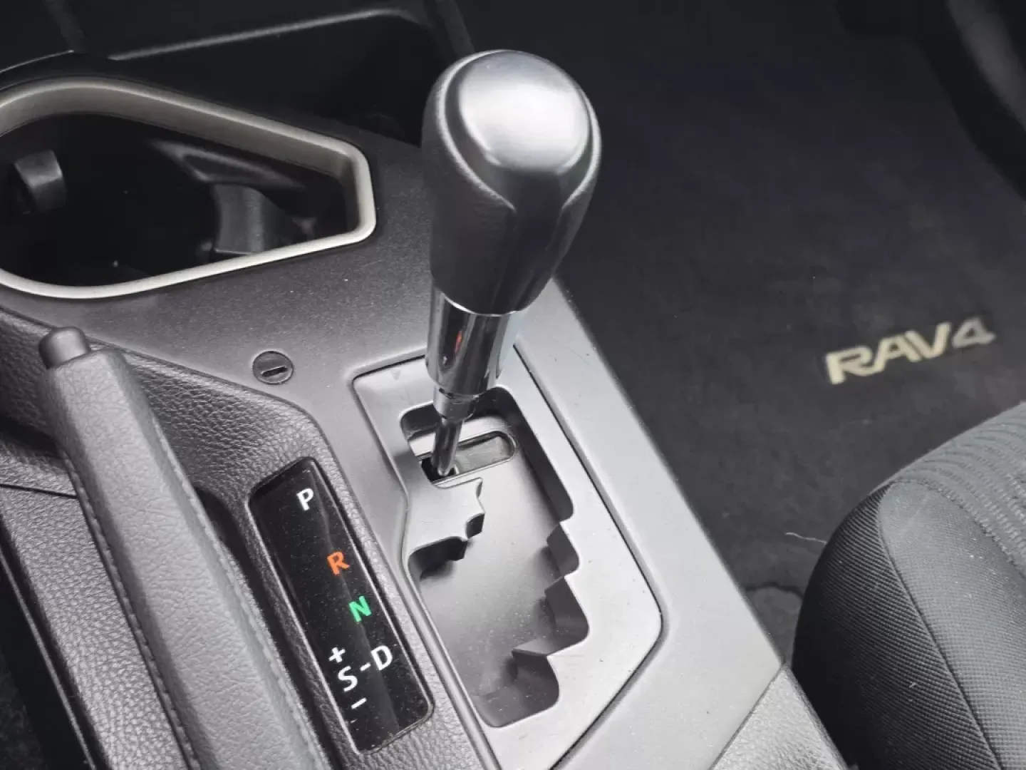 2017 Toyota RAV4 LE (2T3ZFREV7HW) with an Other engine, located at 5115 14th Ave., Columbus, GA, 31904, (706) 323-0345, 32.511494, -84.971046 - Are you ready to elevate your daily commute or embark on weekend adventures with the perfect SUV? Look no further than this stunning 2017 Toyota RAV4 LE, available now at Gils Auto in Phenix City, AL. Designed for both comfort and versatility, this dynamic vehicle is ideal for growing families, budg - Photo#16